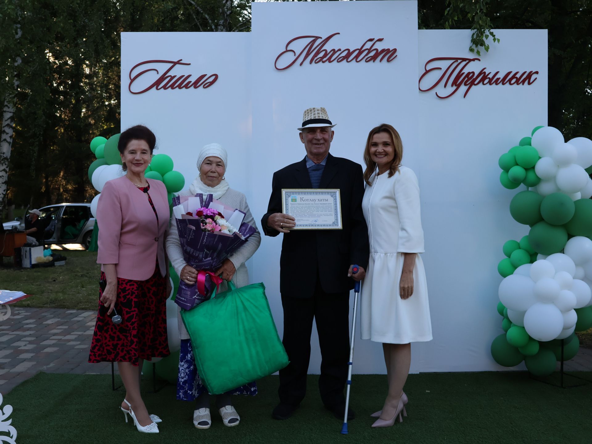 Без әле дә бергә, без әле дә матур: Бүген Актанышта Гаилә, мәхәббәт һәм тугрылык көнендә үрнәк парларны хөрмәтләделәр