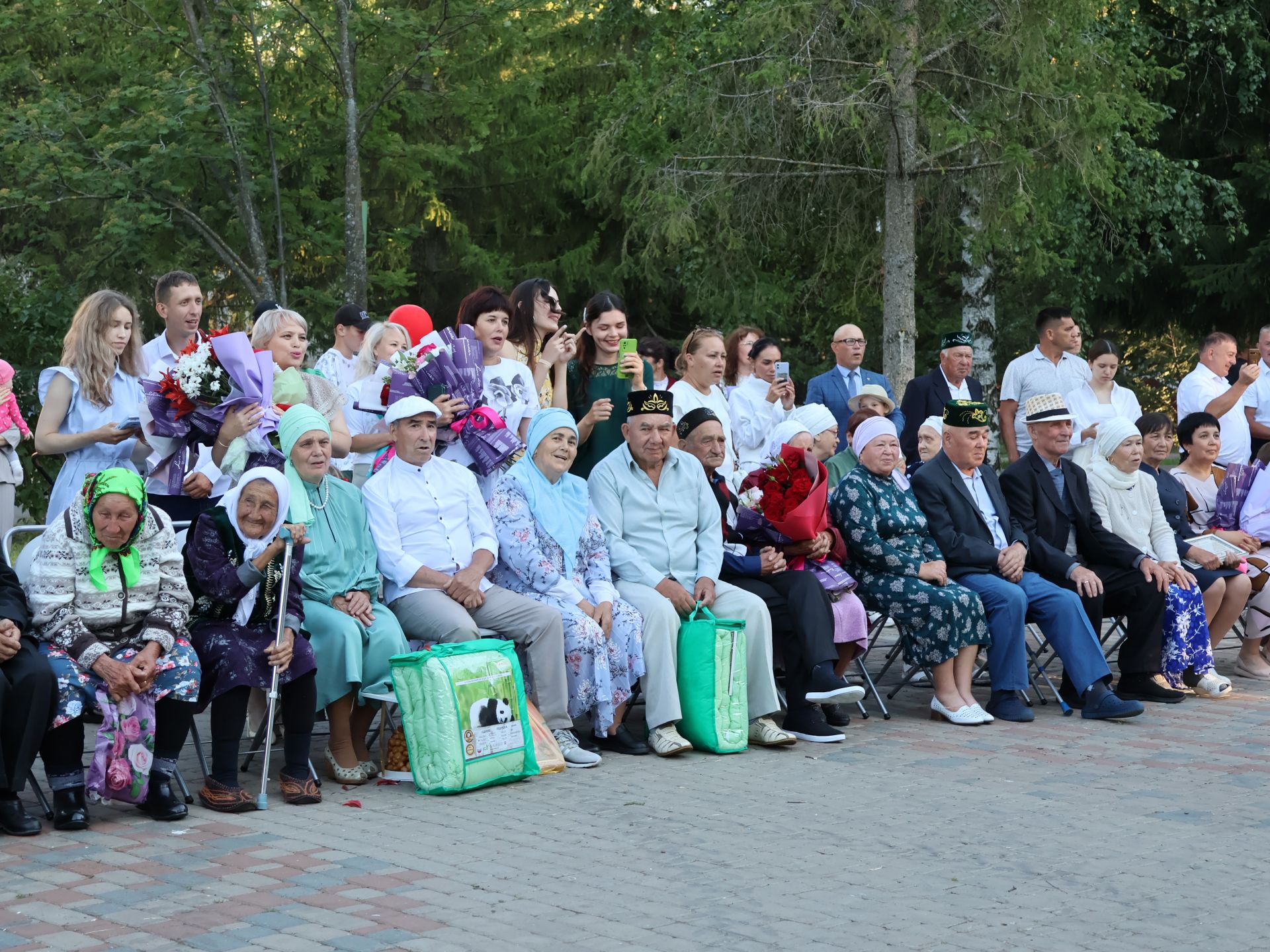 Без әле дә бергә, без әле дә матур: Бүген Актанышта Гаилә, мәхәббәт һәм тугрылык көнендә үрнәк парларны хөрмәтләделәр