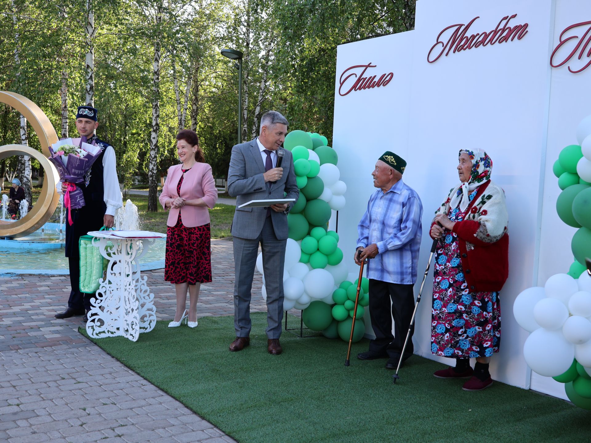 Без әле дә бергә, без әле дә матур: Бүген Актанышта Гаилә, мәхәббәт һәм тугрылык көнендә үрнәк парларны хөрмәтләделәр