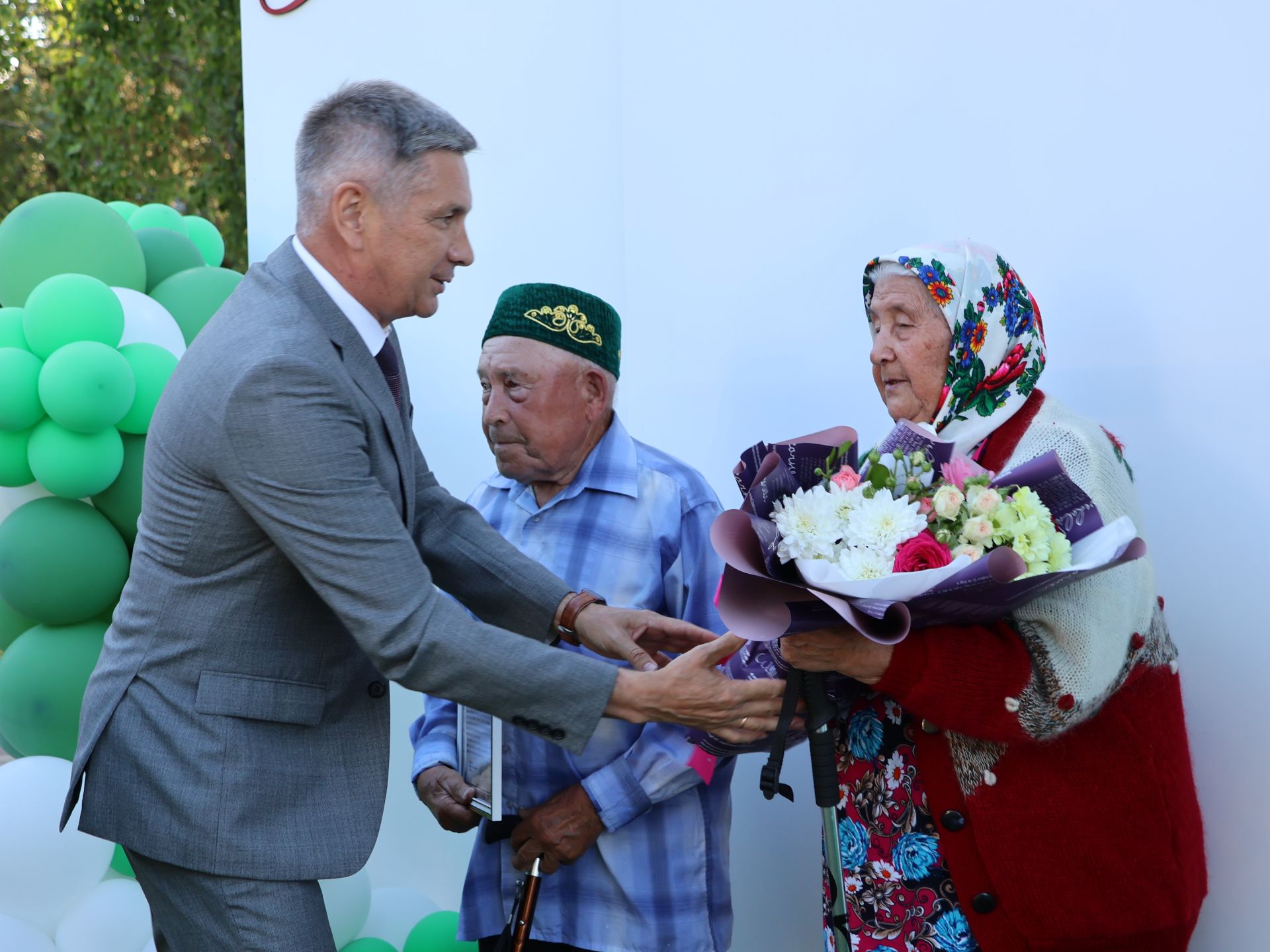 Без әле дә бергә, без әле дә матур: Бүген Актанышта Гаилә, мәхәббәт һәм тугрылык көнендә үрнәк парларны хөрмәтләделәр