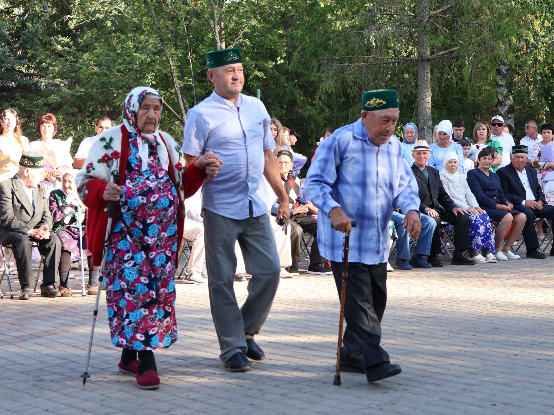 Без әле дә бергә, без әле дә матур: Бүген Актанышта Гаилә, мәхәббәт һәм тугрылык көнендә үрнәк парларны хөрмәтләделәр