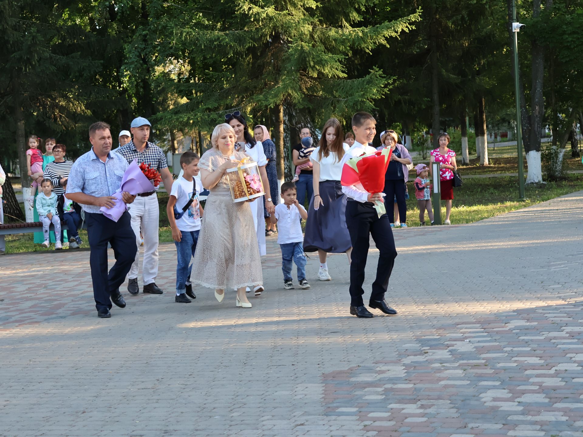 Без әле дә бергә, без әле дә матур: Бүген Актанышта Гаилә, мәхәббәт һәм тугрылык көнендә үрнәк парларны хөрмәтләделәр