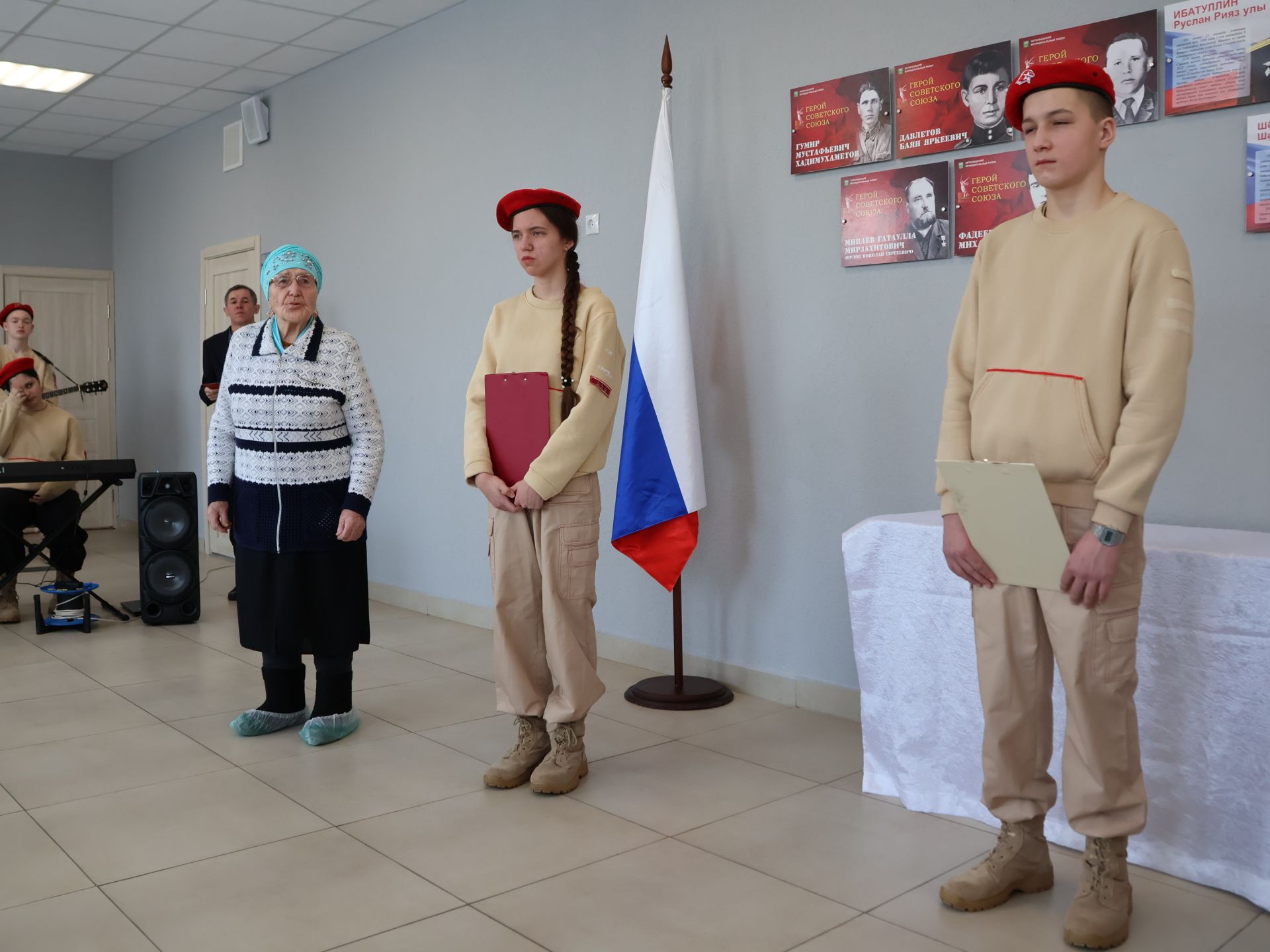 Казан кызы Анжела Молнар герой иренә багышланган «Батырлар даны мәңгелек» Хәтер диварын ачуга кайтты