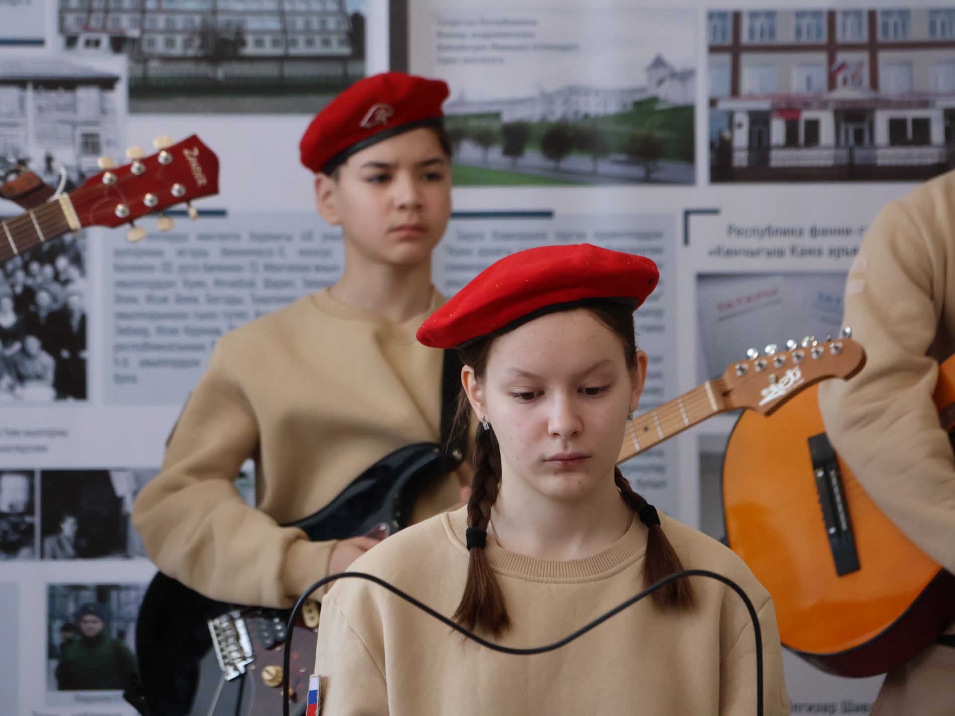 Казан кызы Анжела Молнар герой иренә багышланган «Батырлар даны мәңгелек» Хәтер диварын ачуга кайтты