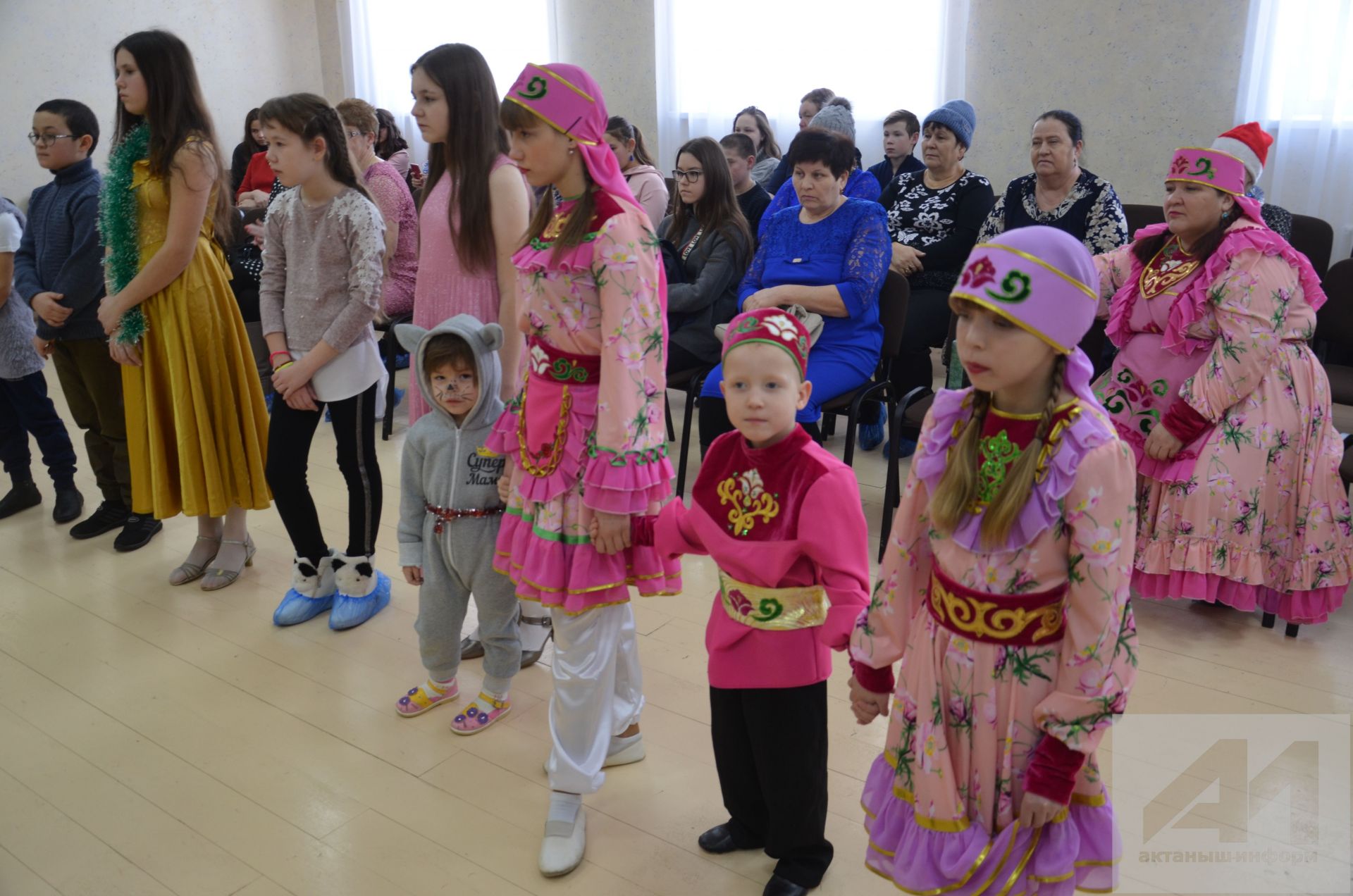 Актанышта опекага алынган ятим балалар өчен чыршы бәйрәме узды.