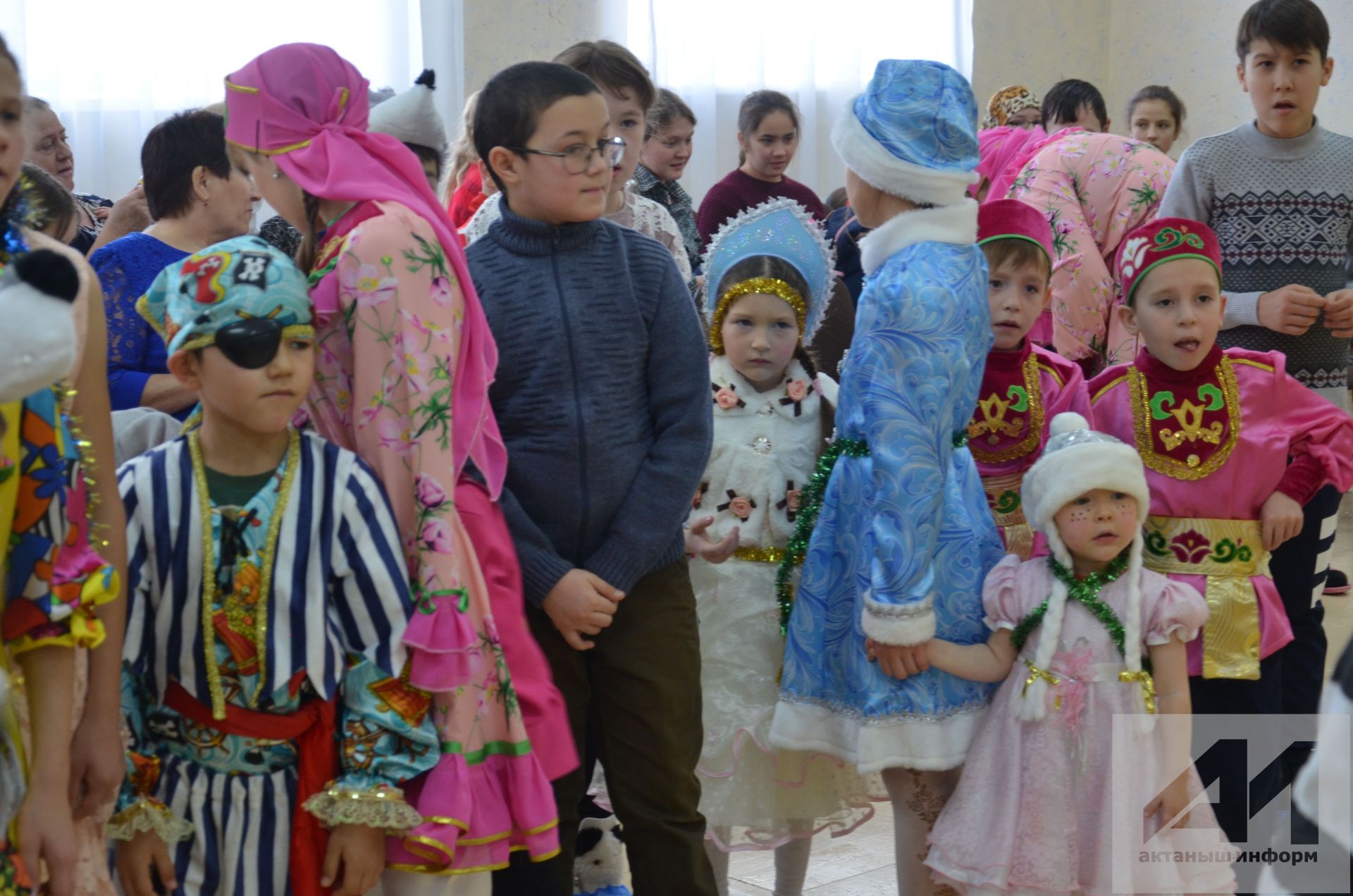 Актанышта опекага алынган ятим балалар өчен чыршы бәйрәме узды.