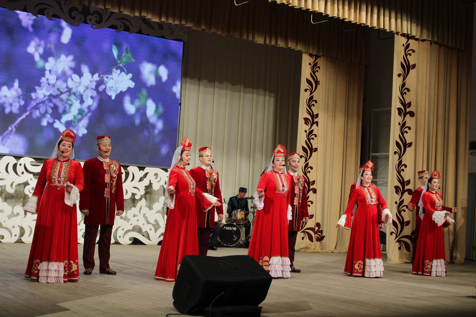 "Агыйдел" дәүләт җыр һәм бию ансамбленең иҗат концертыннан безнең фоторепортаж