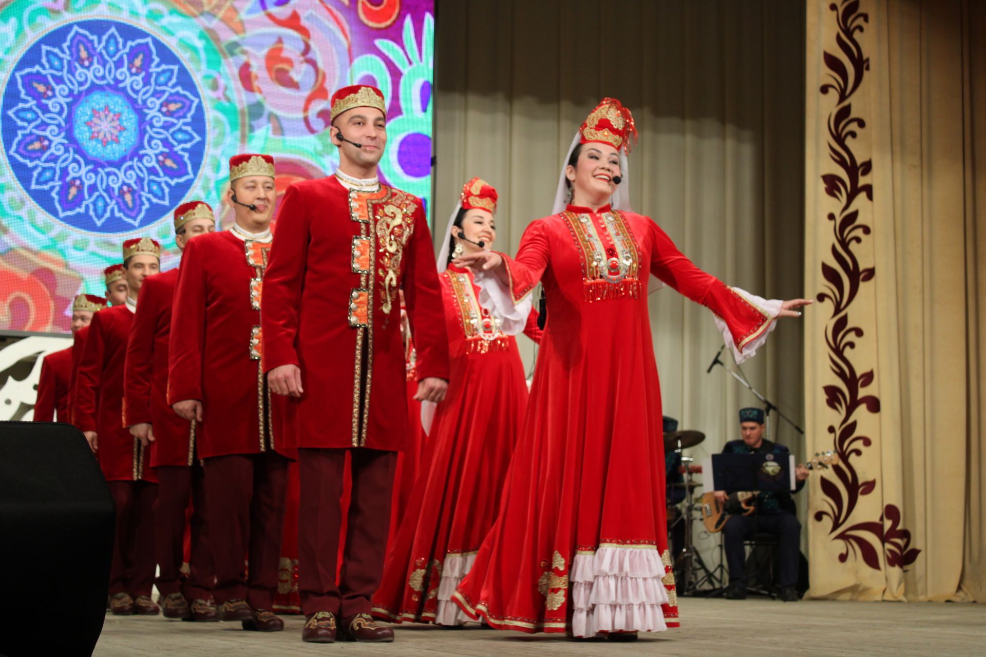 "Агыйдел" дәүләт җыр һәм бию ансамбленең иҗат концертыннан безнең фоторепортаж