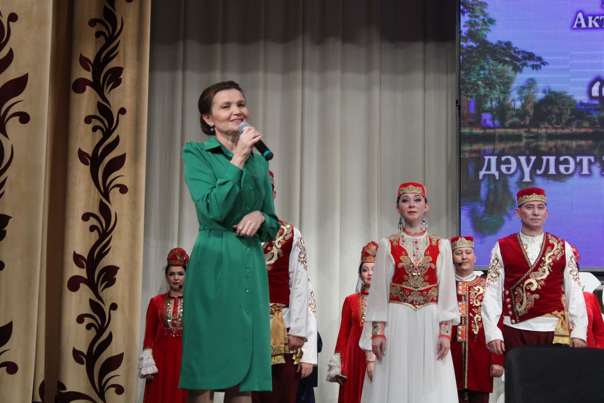 "Агыйдел" дәүләт җыр һәм бию ансамбленең иҗат концертыннан безнең фоторепортаж