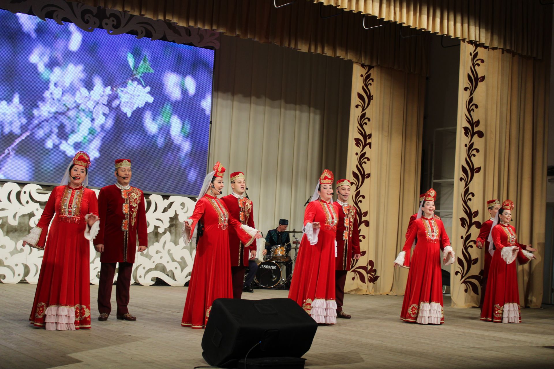 "Агыйдел" дәүләт җыр һәм бию ансамбленең иҗат концертыннан безнең фоторепортаж