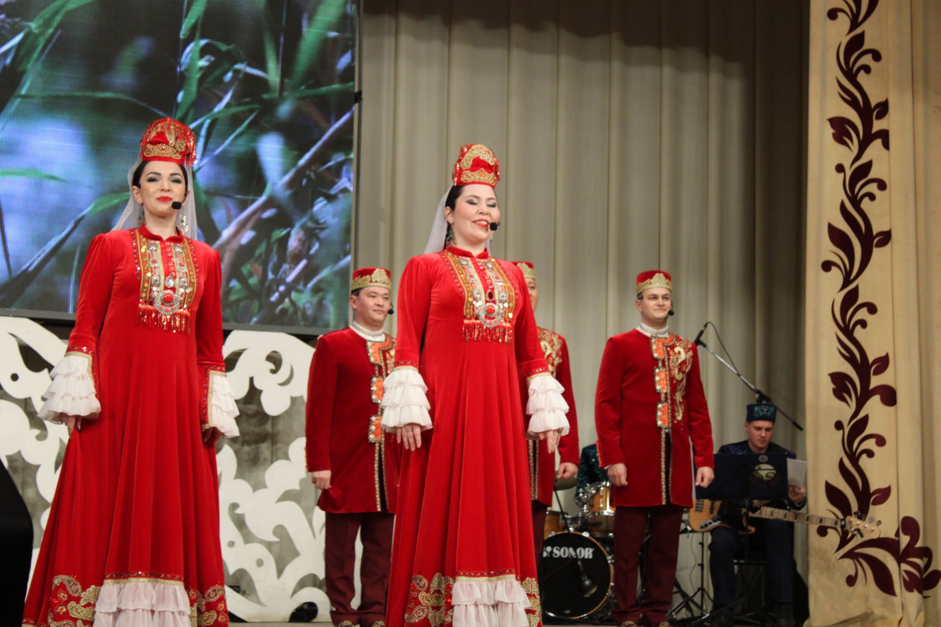 "Агыйдел" дәүләт җыр һәм бию ансамбленең иҗат концертыннан безнең фоторепортаж