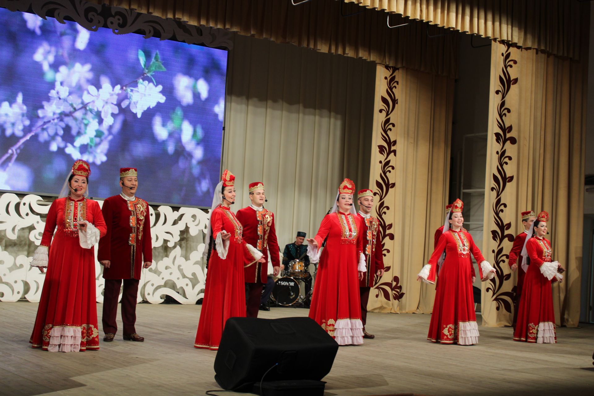 "Агыйдел" дәүләт җыр һәм бию ансамбленең иҗат концертыннан безнең фоторепортаж