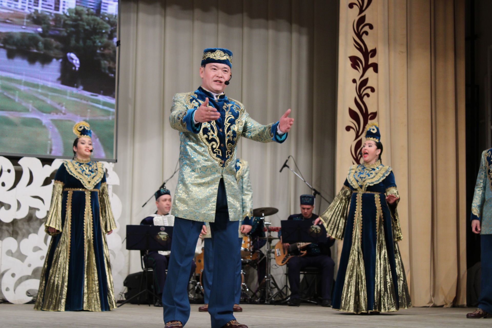 "Агыйдел" дәүләт җыр һәм бию ансамбленең иҗат концертыннан безнең фоторепортаж