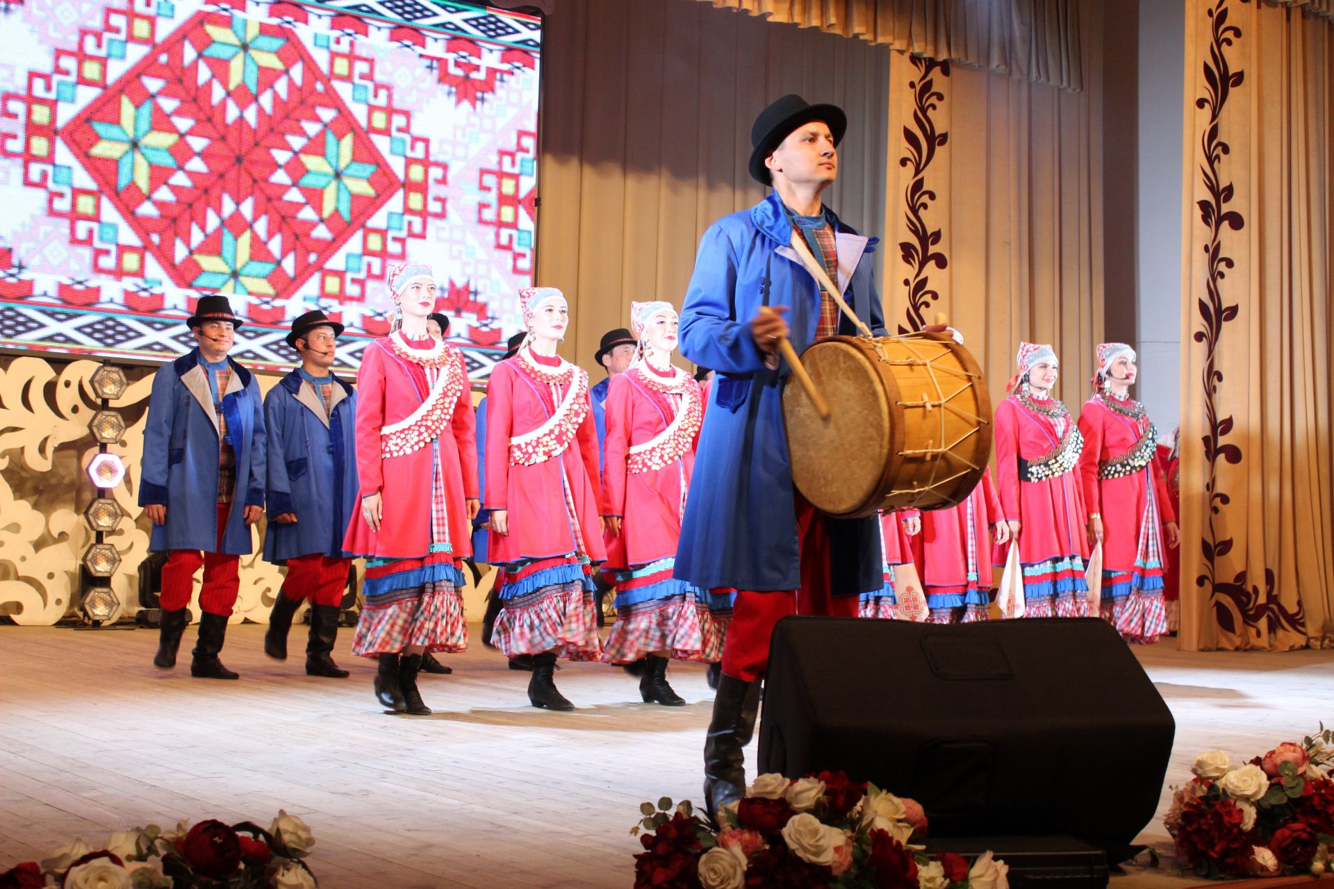 Районыбызның йөзек кашы «Агыйдел» Дәүләт җыр һәм бию ансамбленең 10 еллык юбилей бәйрәменнән безнең фоторепортаж