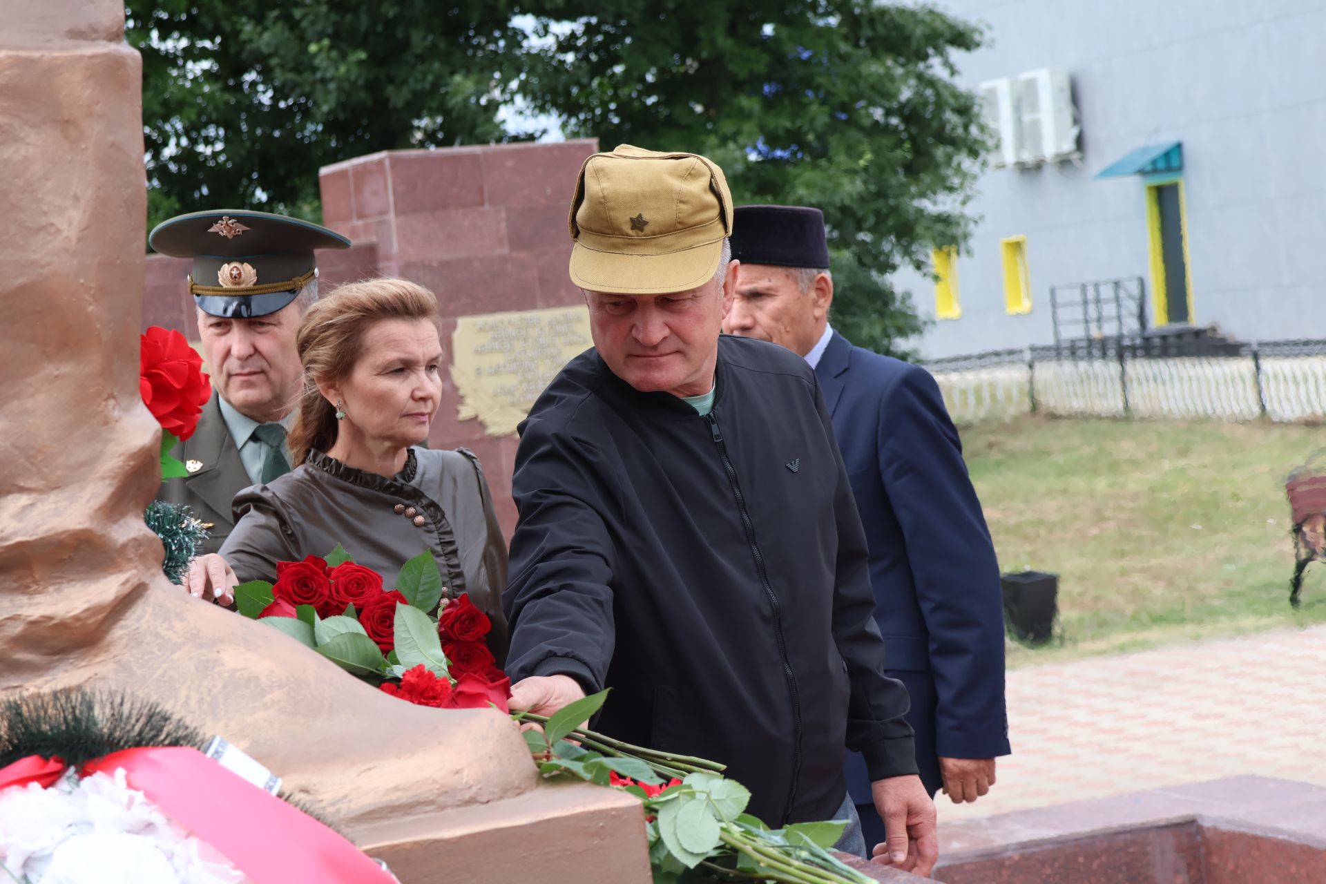 Хәтерләрдә утлы кузлар кебек: Актанышта Хәтер һәм кайгы көненә багышланган митингыннан безнең фоторепортаж