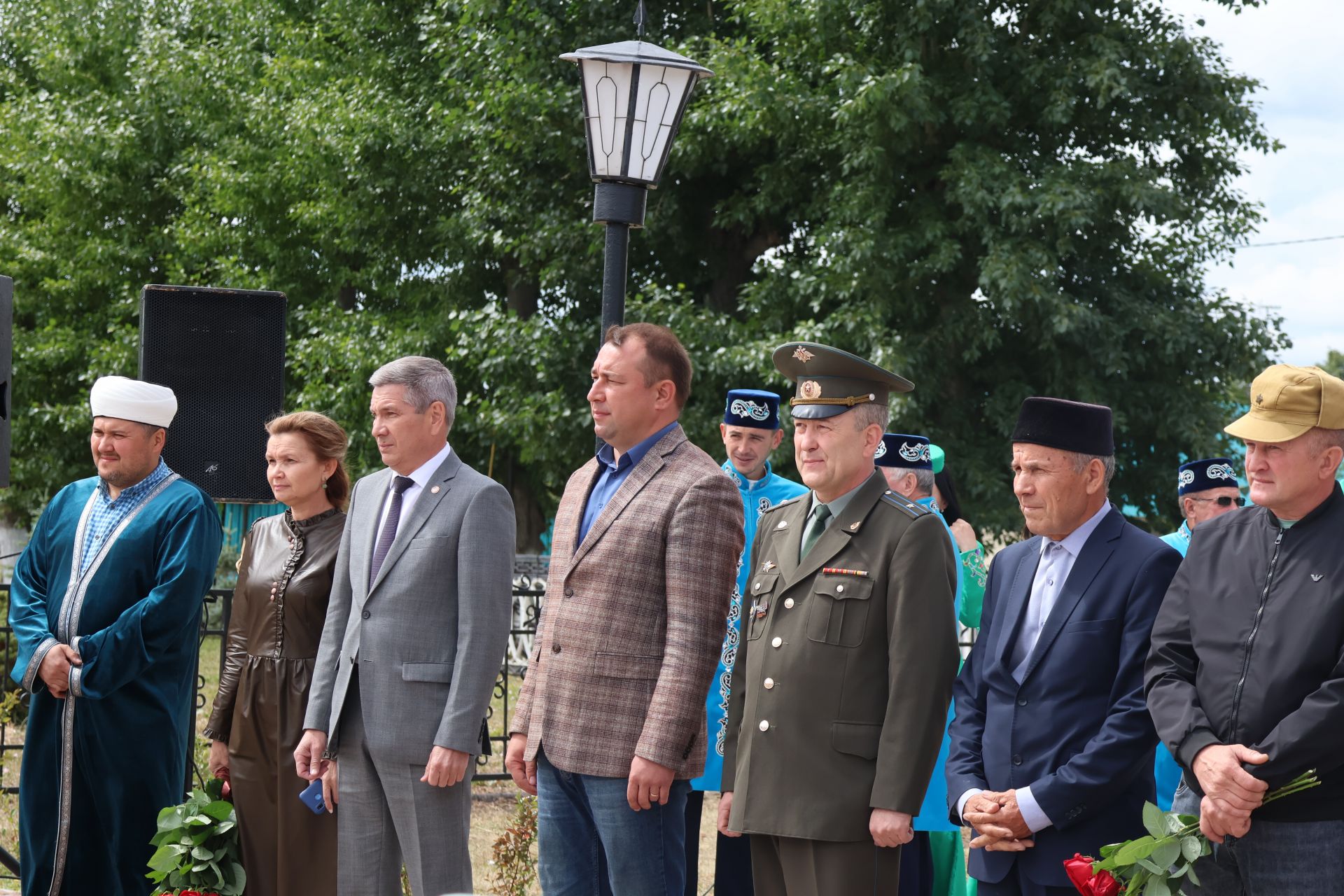 Хәтерләрдә утлы кузлар кебек: Актанышта Хәтер һәм кайгы көненә багышланган митингыннан безнең фоторепортаж