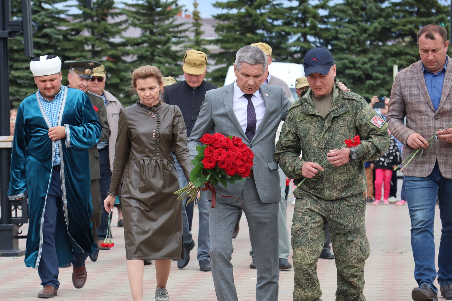 Хәтерләрдә утлы кузлар кебек: Актанышта Хәтер һәм кайгы көненә багышланган митингыннан безнең фоторепортаж