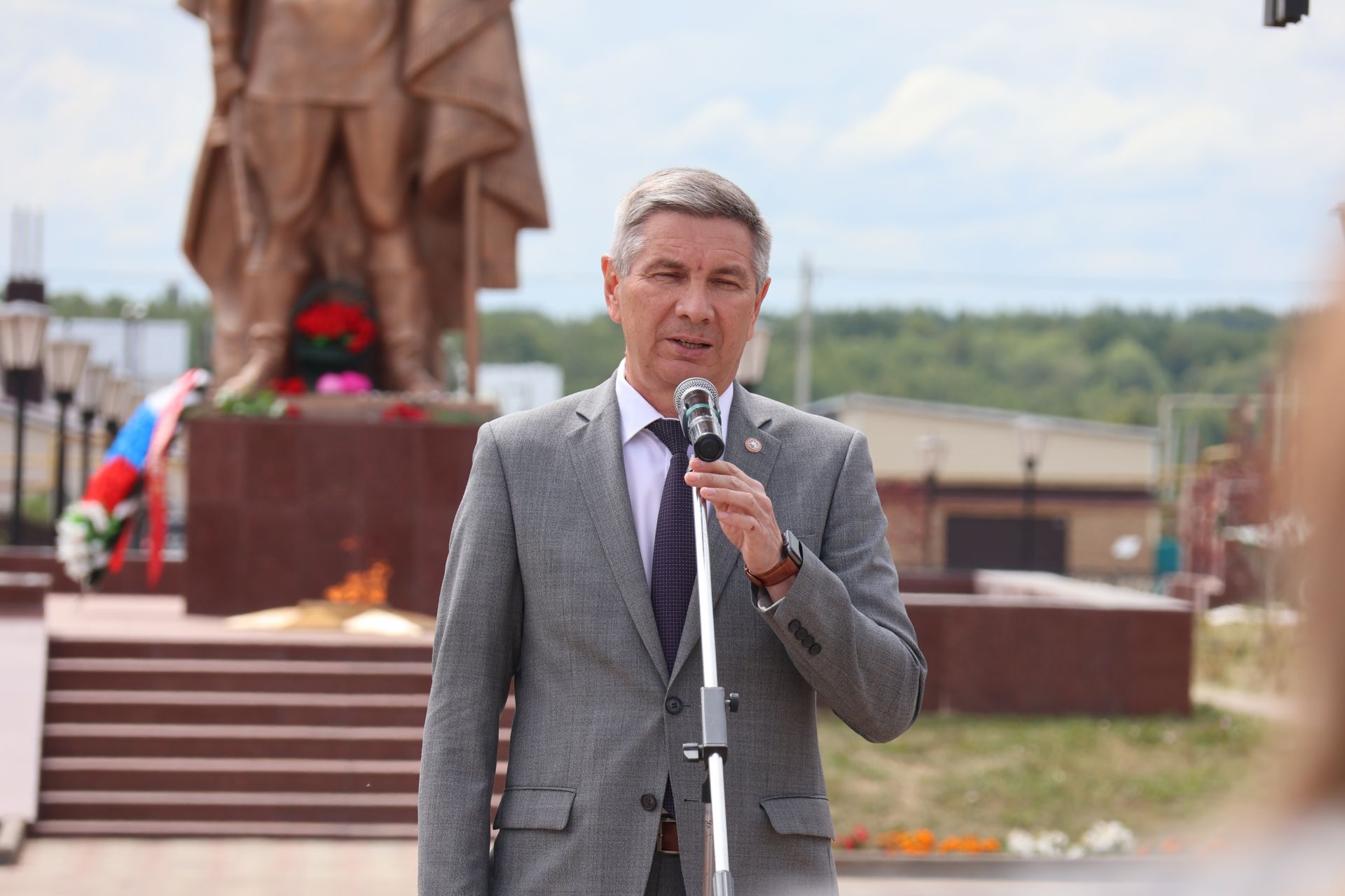 Хәтерләрдә утлы кузлар кебек: Актанышта Хәтер һәм кайгы көненә багышланган митингыннан безнең фоторепортаж