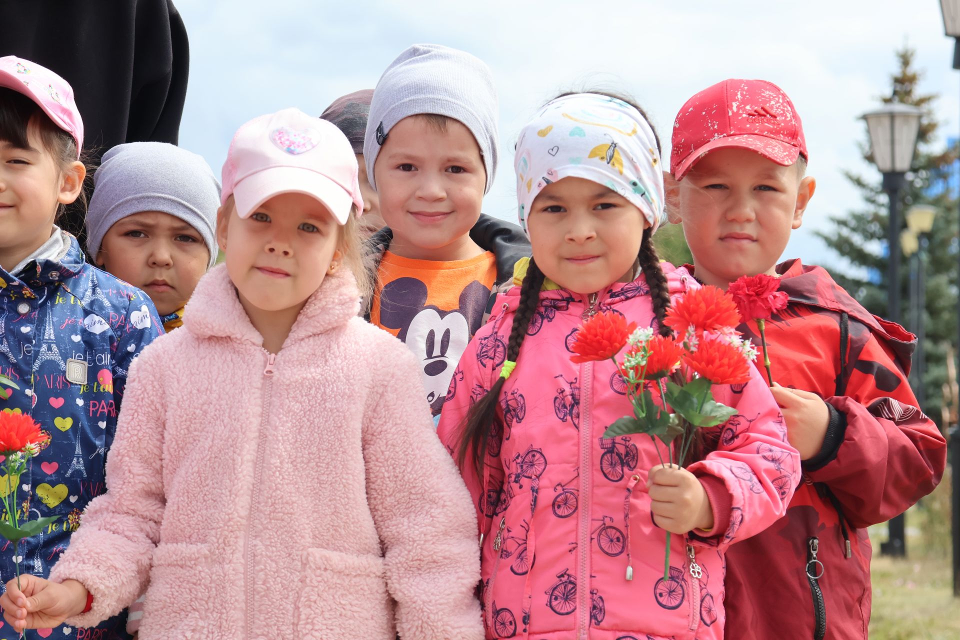 Хәтерләрдә утлы кузлар кебек: Актанышта Хәтер һәм кайгы көненә багышланган митингыннан безнең фоторепортаж