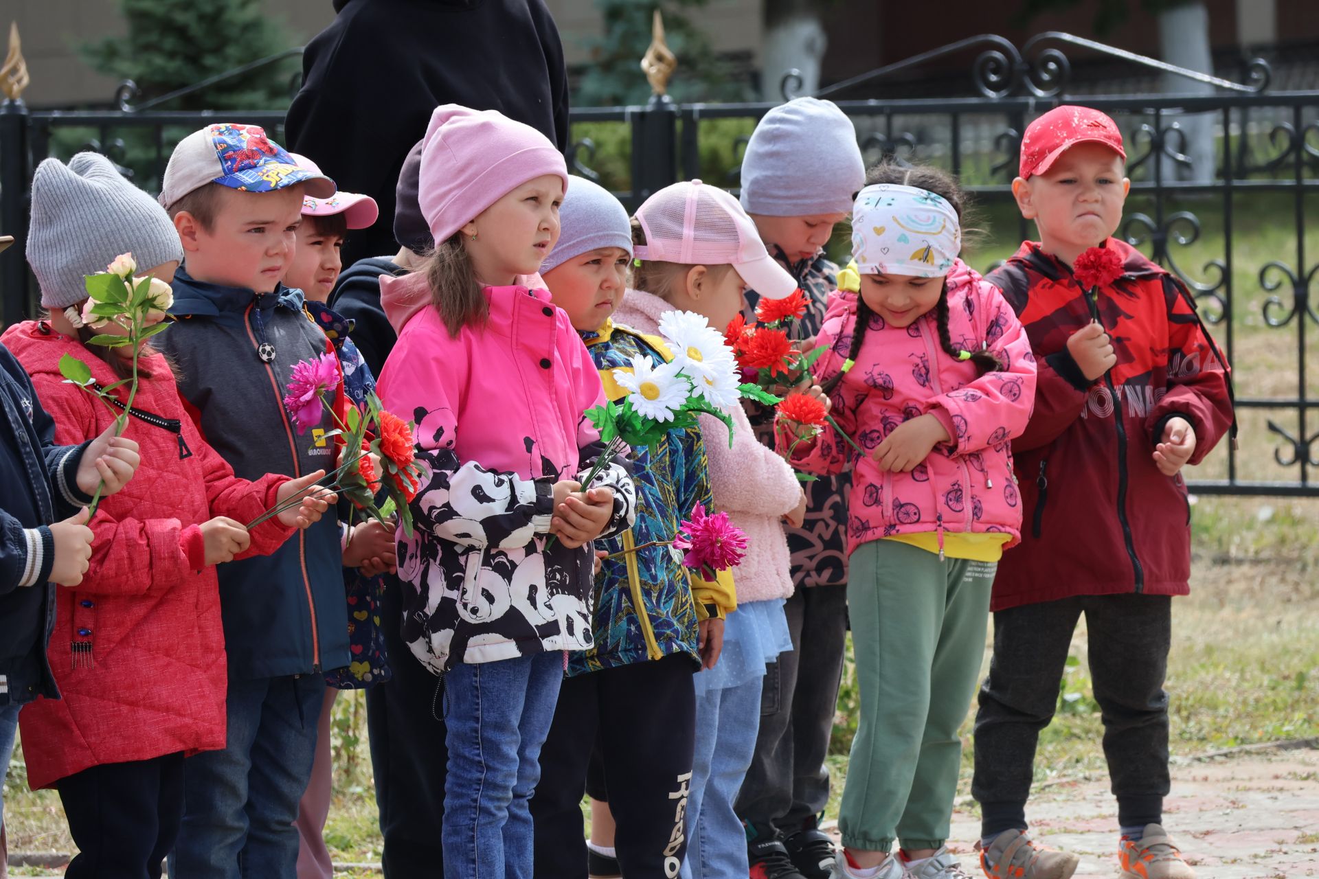 Хәтерләрдә утлы кузлар кебек: Актанышта Хәтер һәм кайгы көненә багышланган митингыннан безнең фоторепортаж