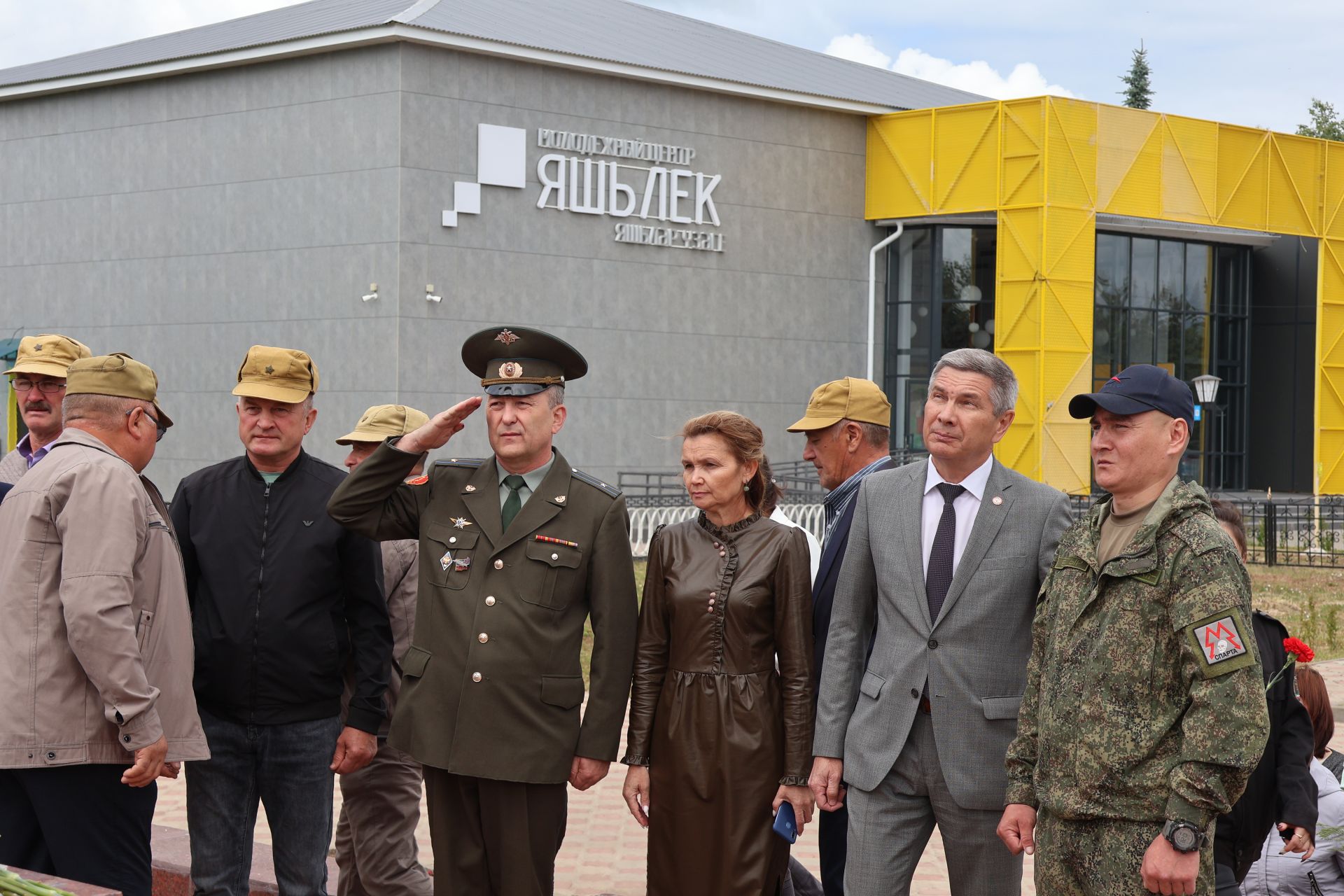 Хәтерләрдә утлы кузлар кебек: Актанышта Хәтер һәм кайгы көненә багышланган митингыннан безнең фоторепортаж