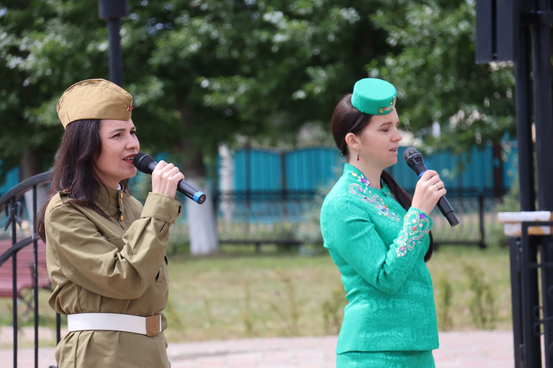 Хәтерләрдә утлы кузлар кебек: Актанышта Хәтер һәм кайгы көненә багышланган митингыннан безнең фоторепортаж