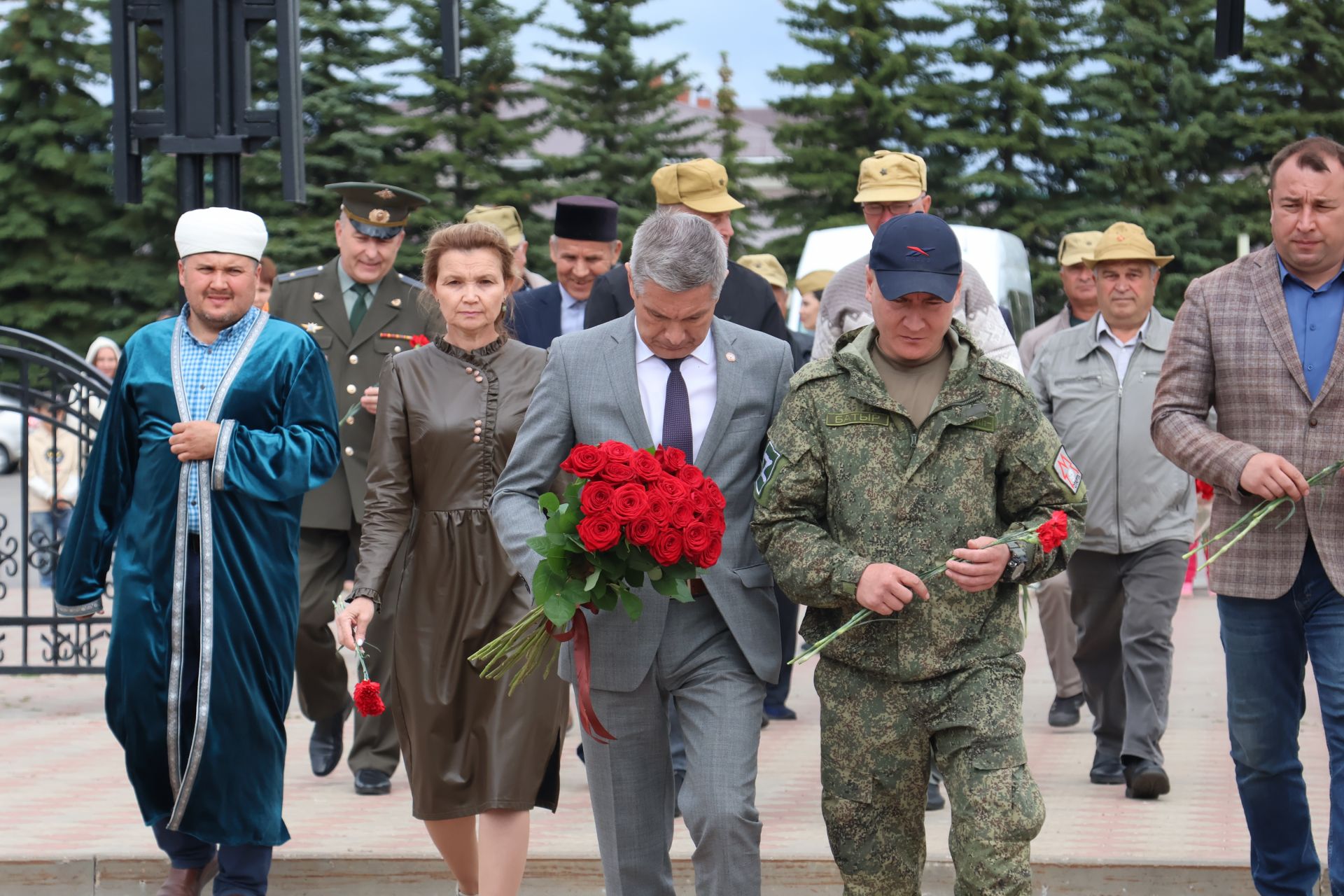 Хәтерләрдә утлы кузлар кебек: Актанышта Хәтер һәм кайгы көненә багышланган митингыннан безнең фоторепортаж