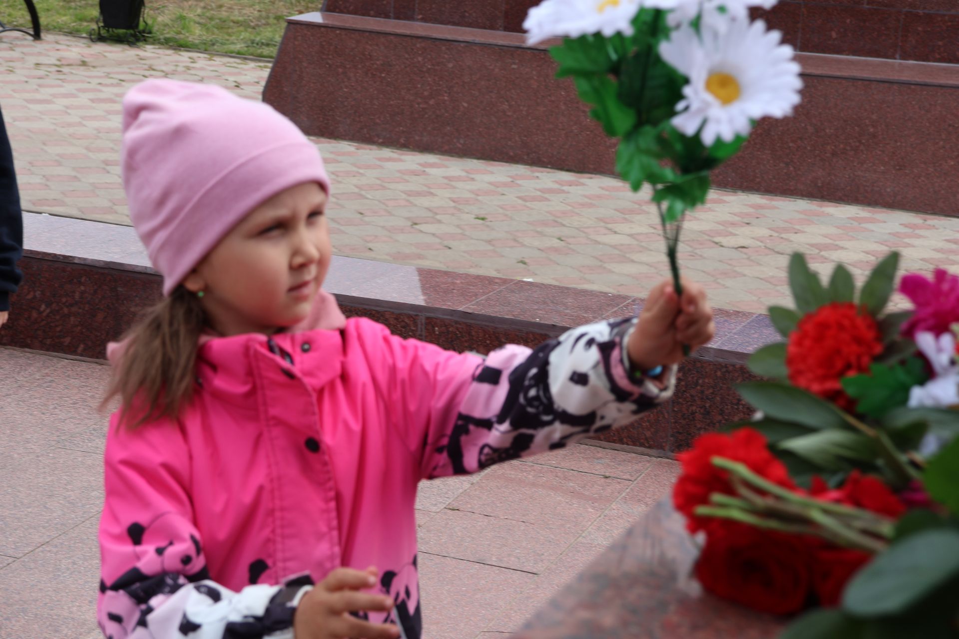 Хәтерләрдә утлы кузлар кебек: Актанышта Хәтер һәм кайгы көненә багышланган митингыннан безнең фоторепортаж