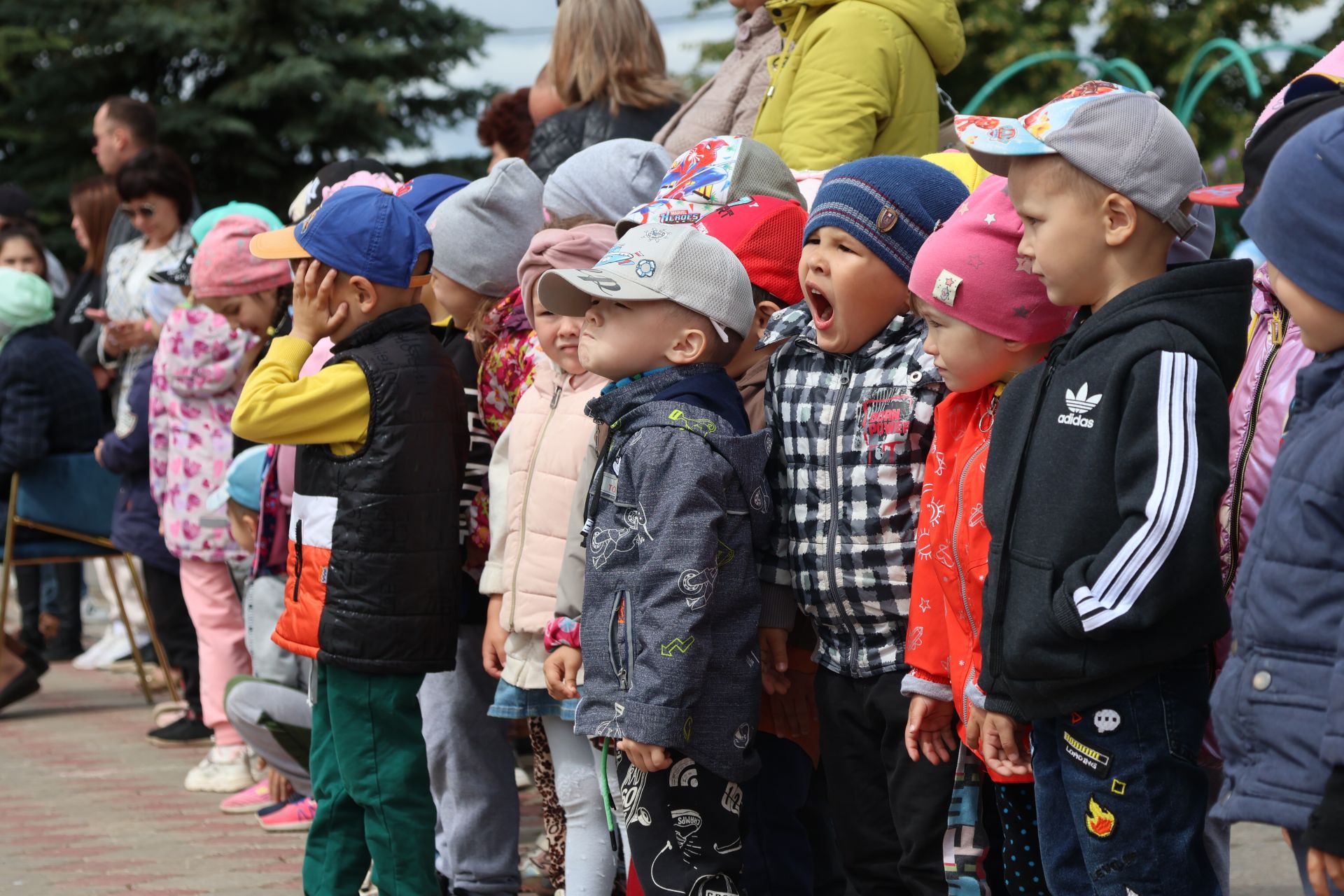 Хәтерләрдә утлы кузлар кебек: Актанышта Хәтер һәм кайгы көненә багышланган митингыннан безнең фоторепортаж