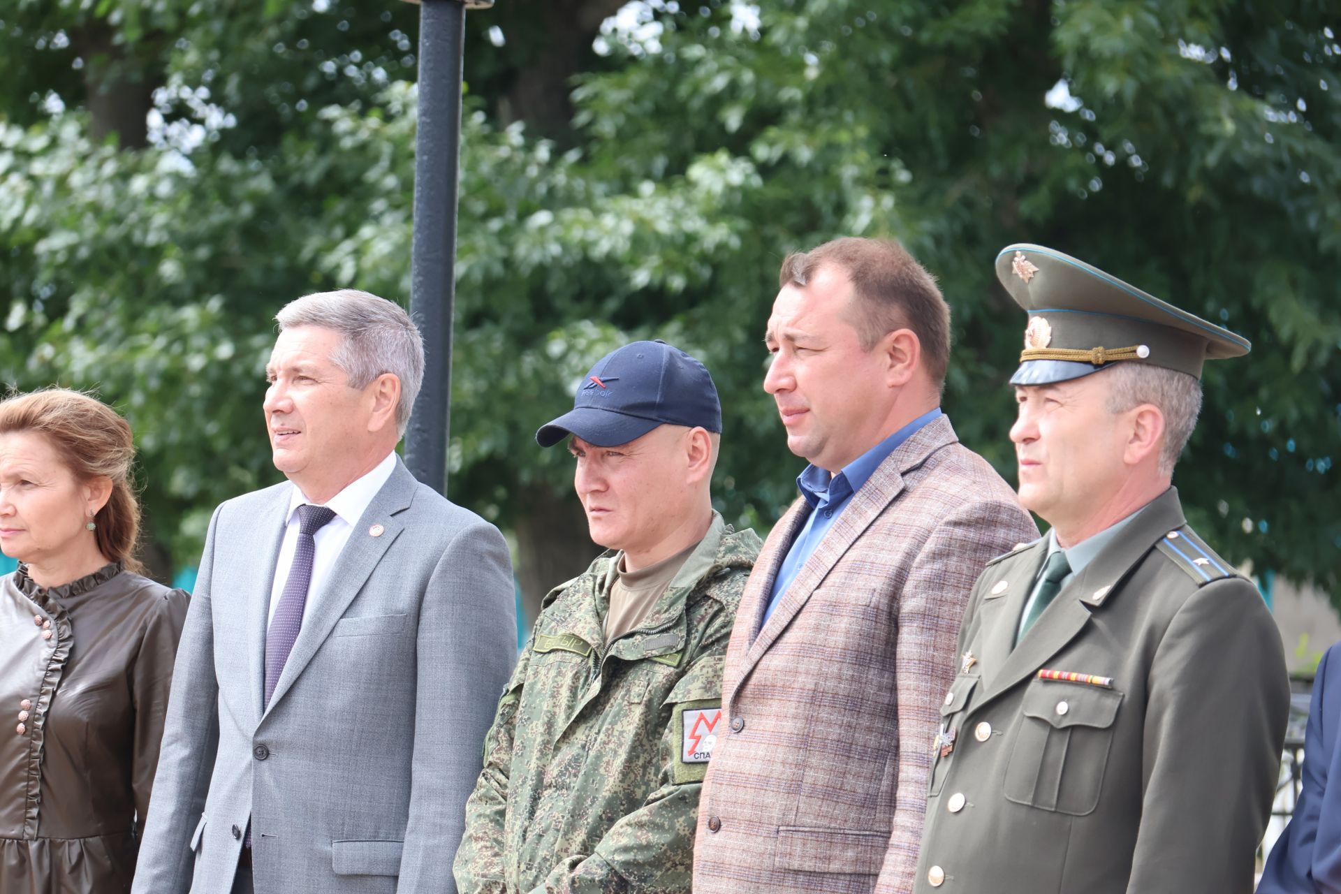 Хәтерләрдә утлы кузлар кебек: Актанышта Хәтер һәм кайгы көненә багышланган митингыннан безнең фоторепортаж