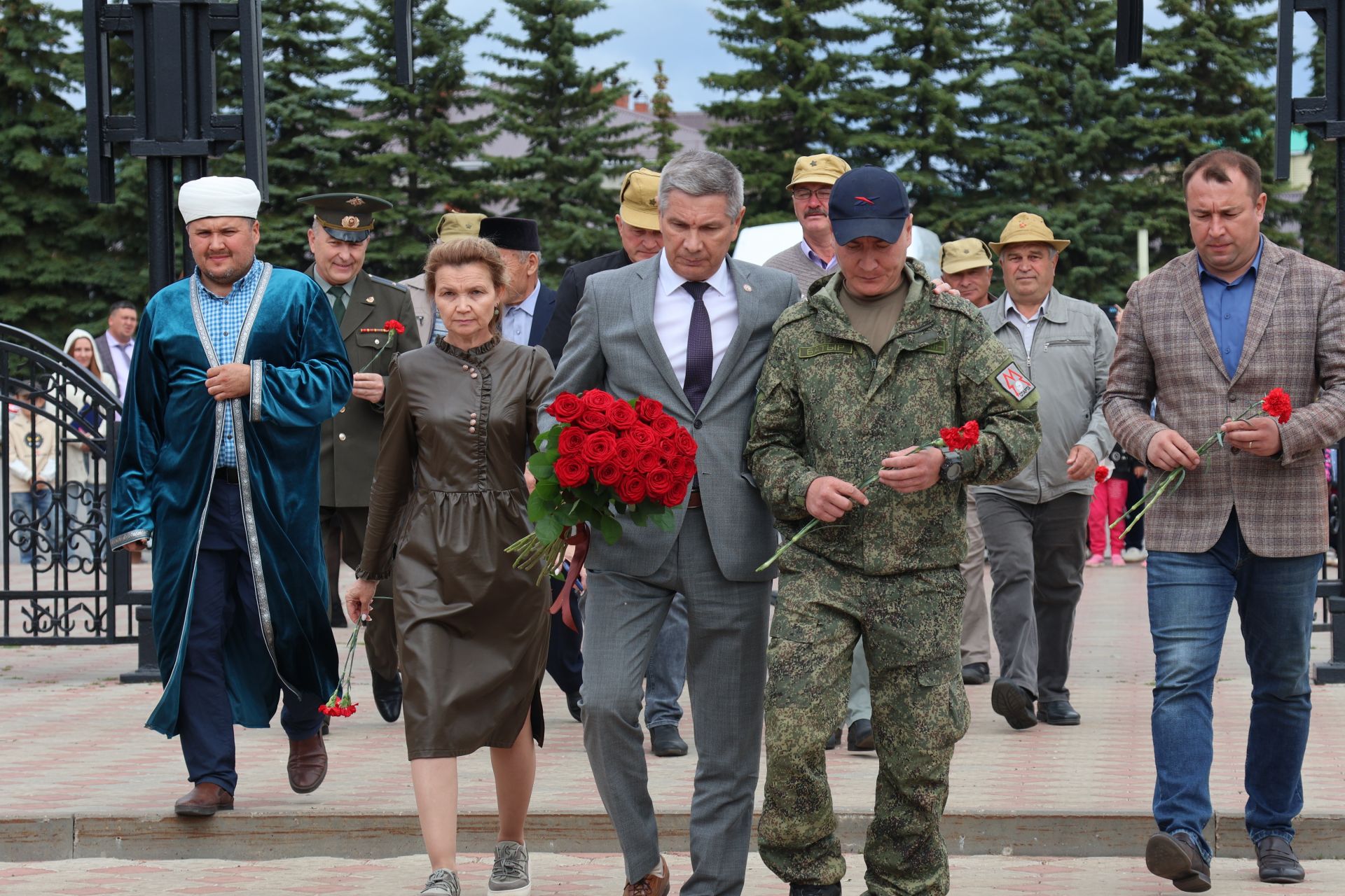 Хәтерләрдә утлы кузлар кебек: Актанышта Хәтер һәм кайгы көненә багышланган митингыннан безнең фоторепортаж