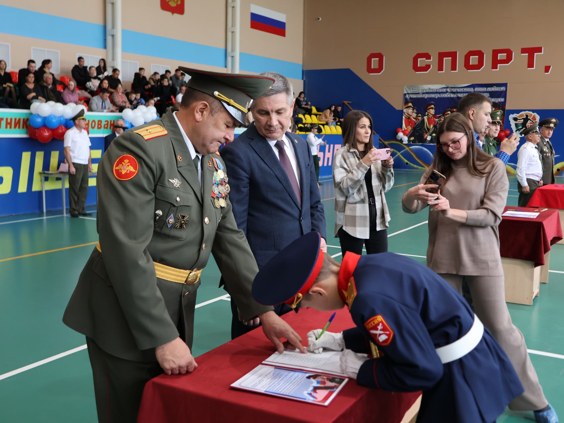 Советлар Союзы Герое Хәсән Заманов исемендәге кадет мәктәбендә ант кабул итү тантанасы