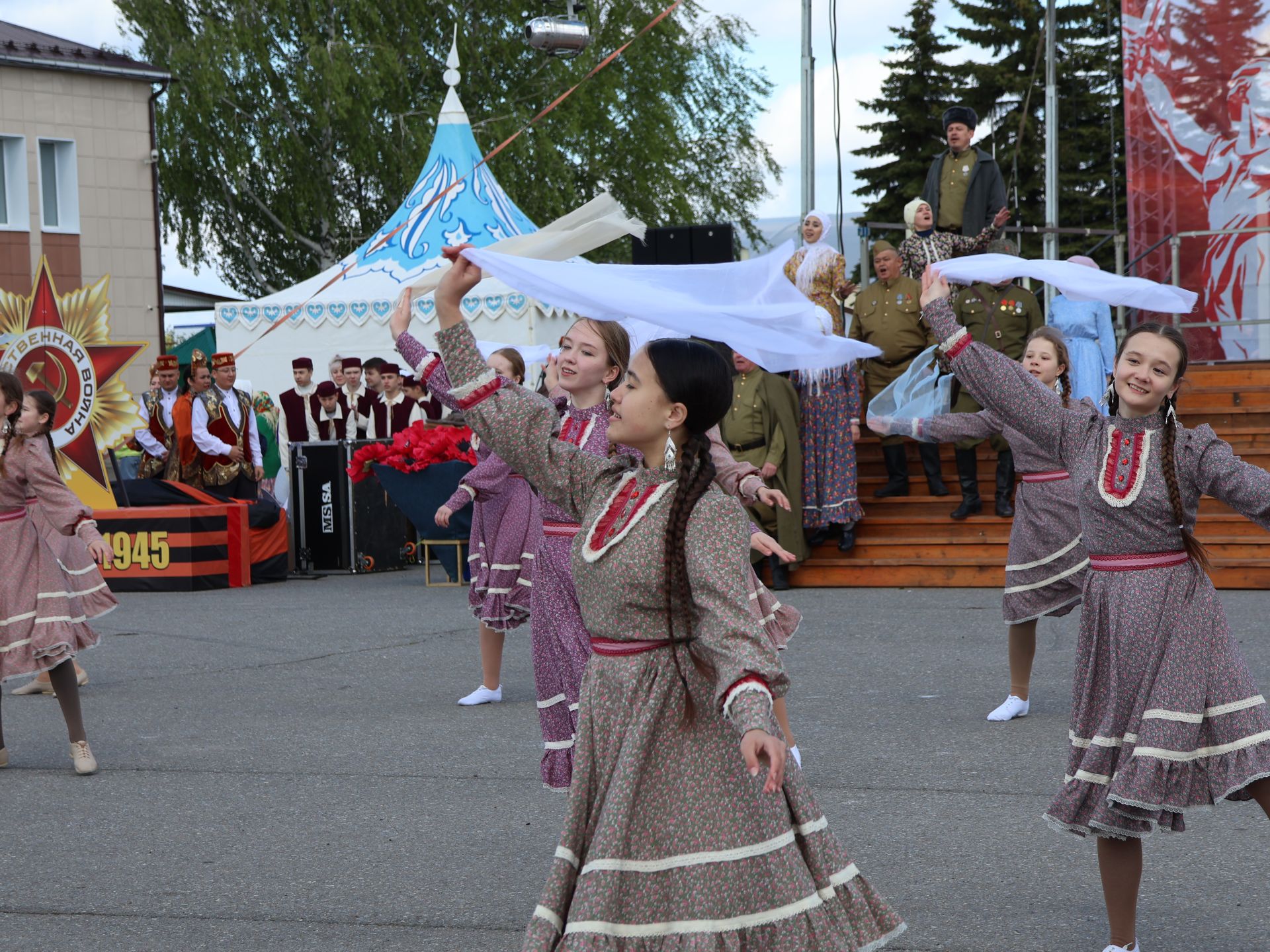 Бөек Җиңүгә 79 ел: Актанышта "Хәтер кайтавазы" бәйрәм тантанасыннан фоторепортаж