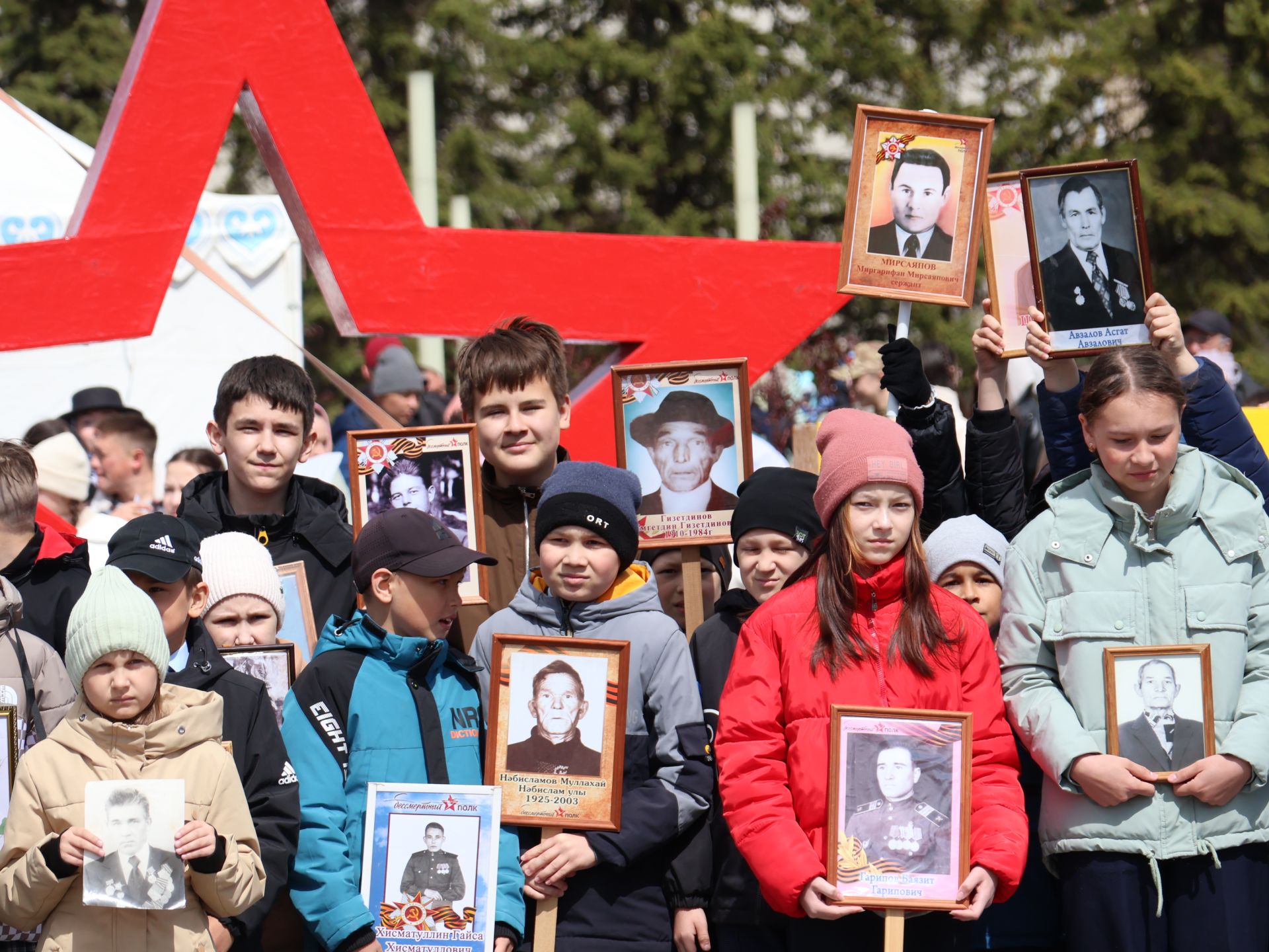 Бөек Җиңүгә 79 ел: Актанышта "Хәтер кайтавазы" бәйрәм тантанасыннан фоторепортаж