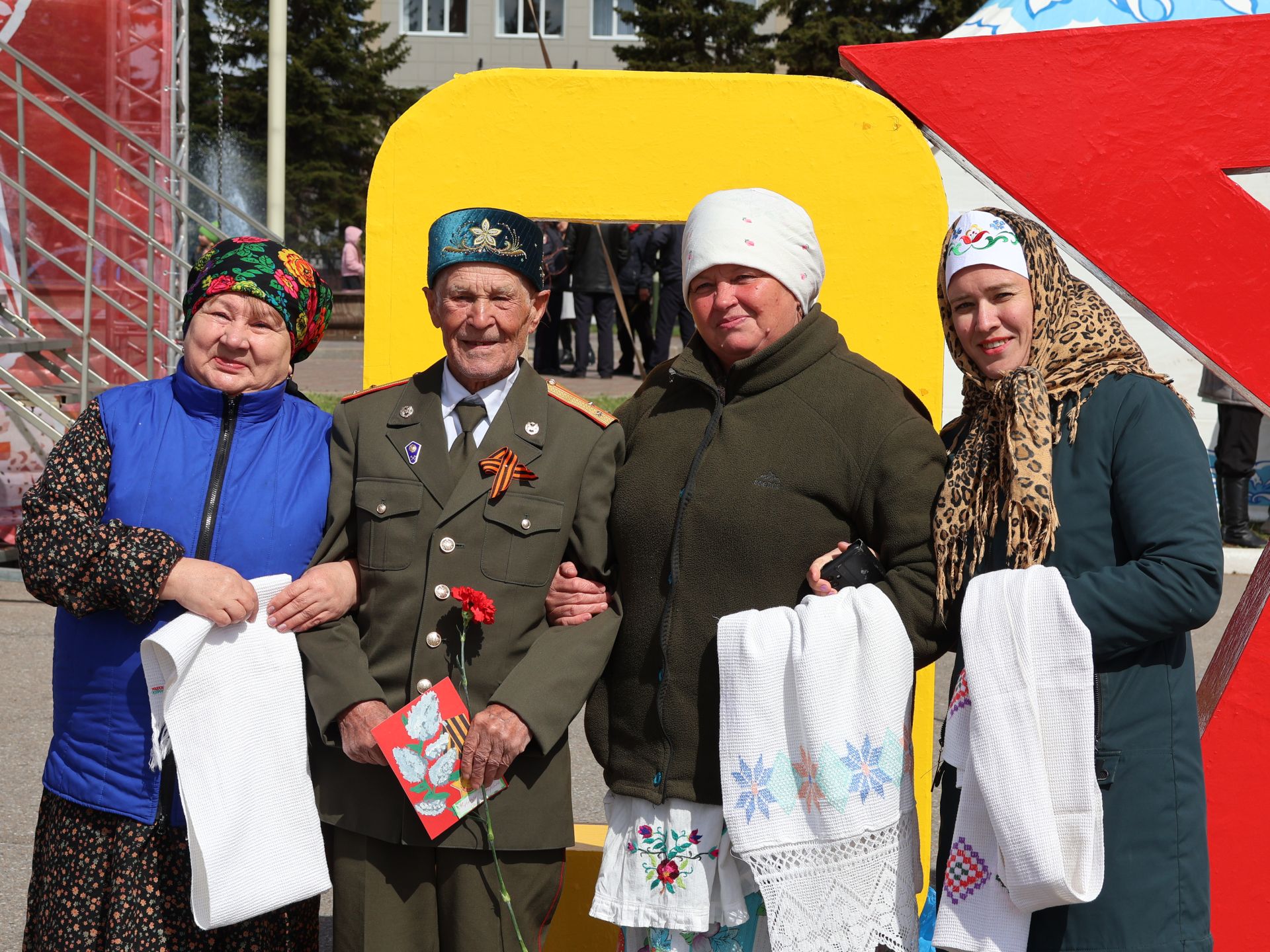 Бөек Җиңүгә 79 ел: Актанышта "Хәтер кайтавазы" бәйрәм тантанасыннан фоторепортаж