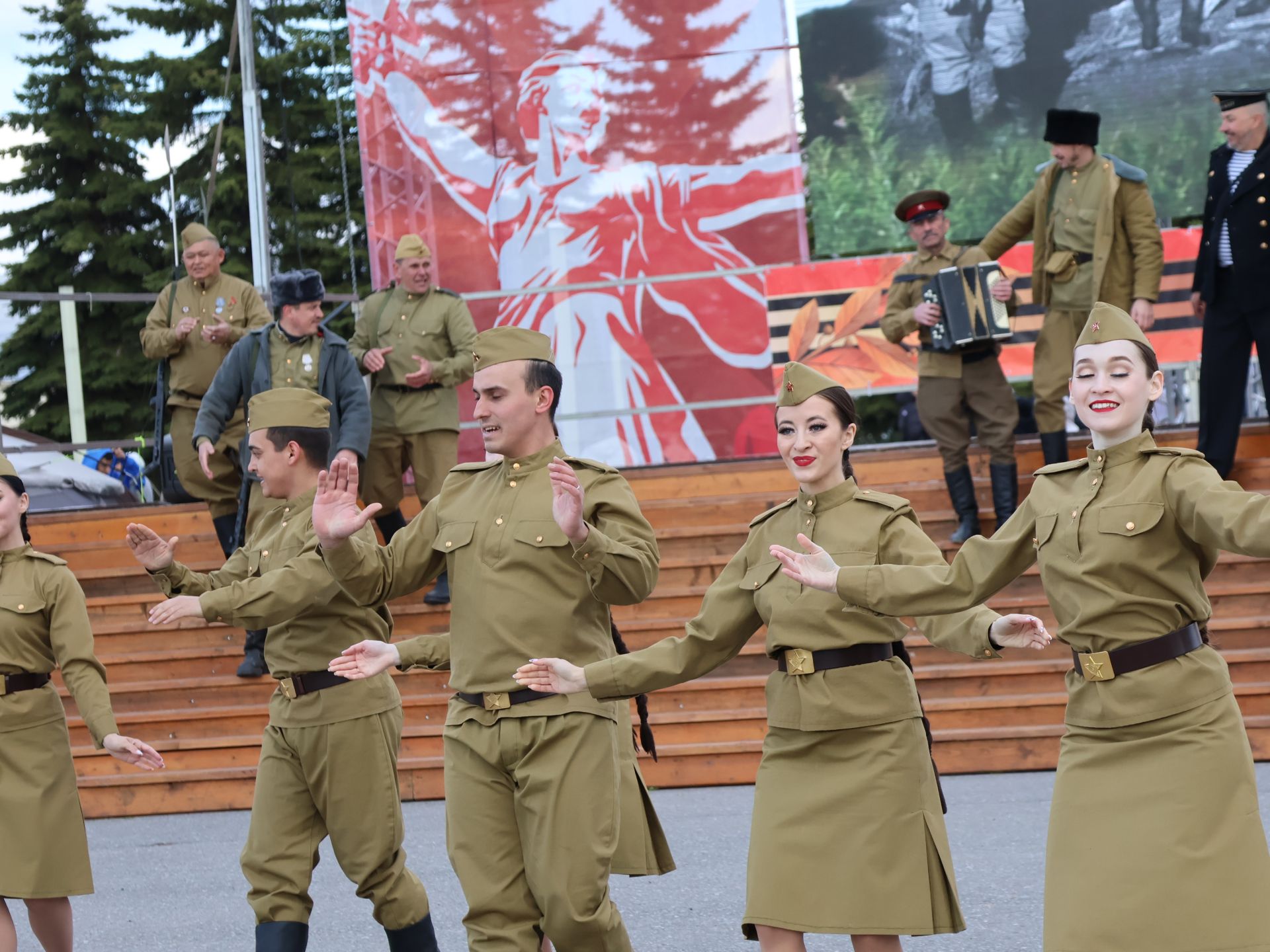 Бөек Җиңүгә 79 ел: Актанышта "Хәтер кайтавазы" бәйрәм тантанасыннан фоторепортаж