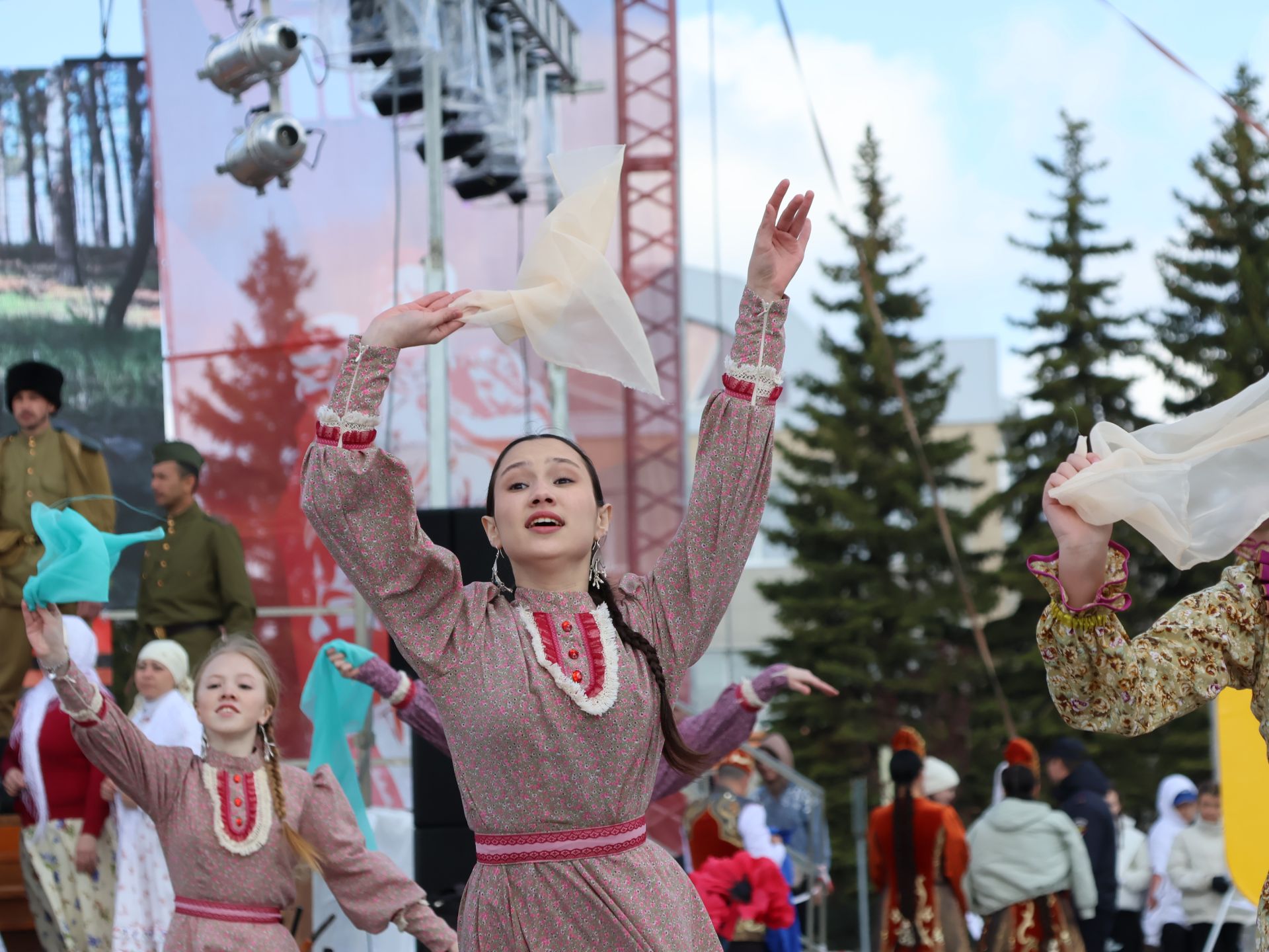 Бөек Җиңүгә 79 ел: Актанышта "Хәтер кайтавазы" бәйрәм тантанасыннан фоторепортаж