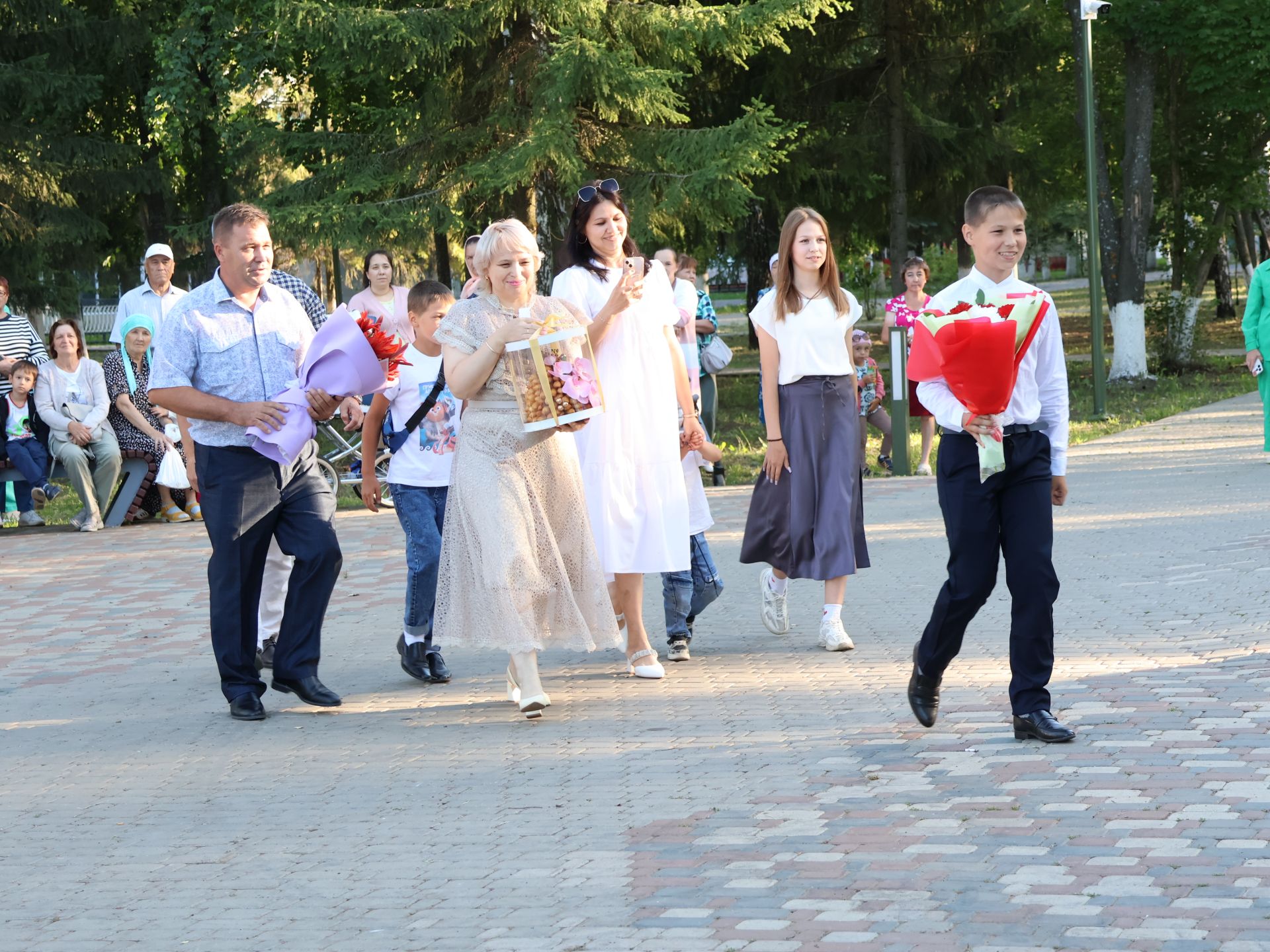 Без әле дә бергә, без әле дә матур:  Актанышта Гаилә, мәхәббәт һәм тугрылык көнендә үрнәк парларны хөрмәтләделәр