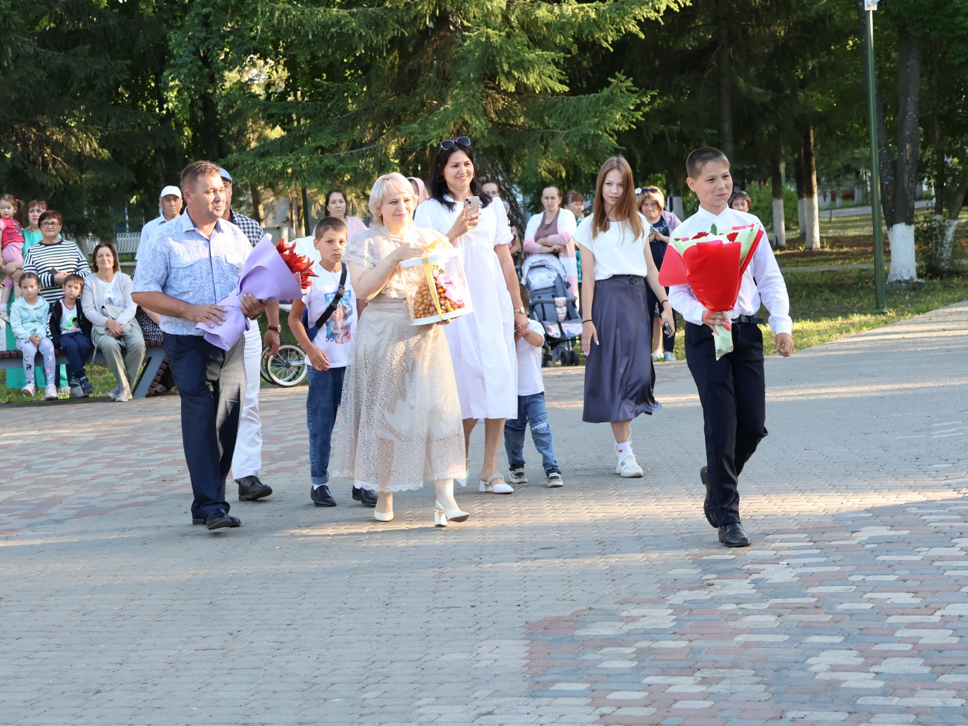 Без әле дә бергә, без әле дә матур:  Актанышта Гаилә, мәхәббәт һәм тугрылык көнендә үрнәк парларны хөрмәтләделәр