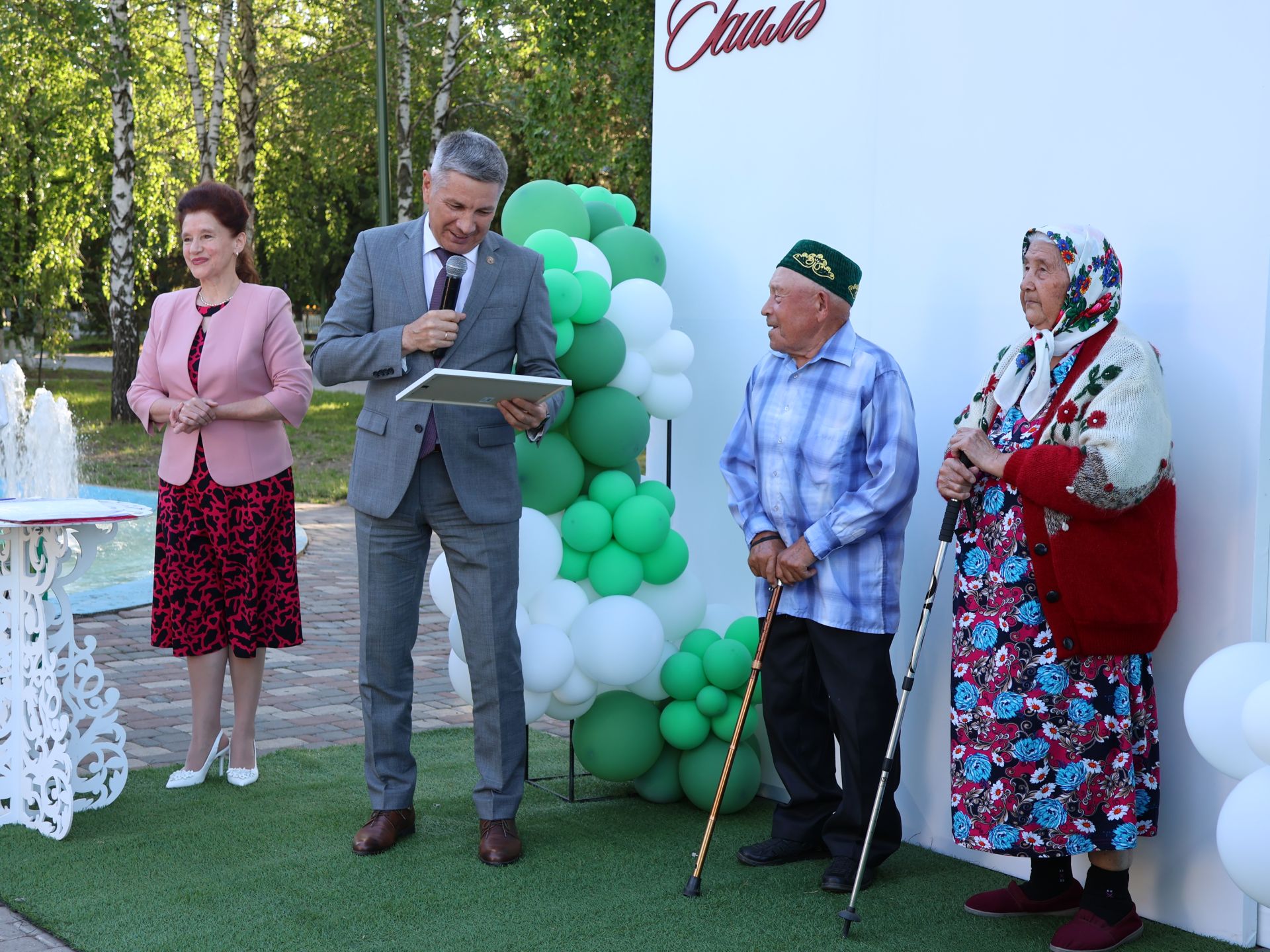 Без әле дә бергә, без әле дә матур:  Актанышта Гаилә, мәхәббәт һәм тугрылык көнендә үрнәк парларны хөрмәтләделәр