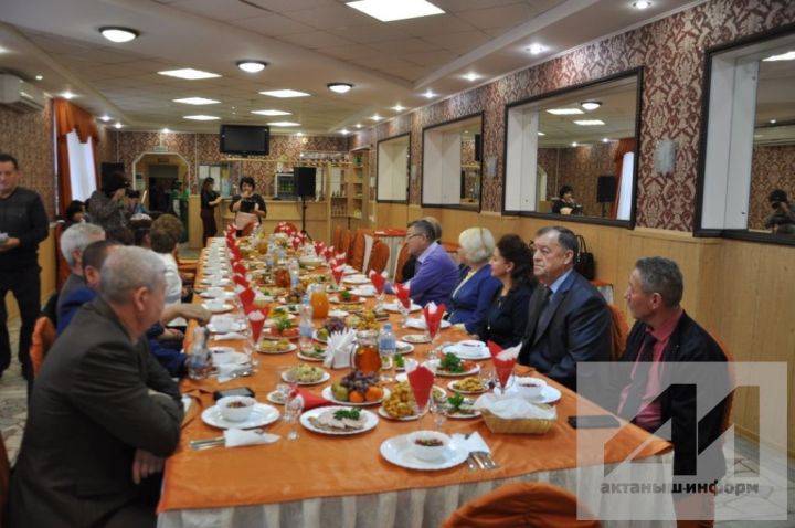 КОМСОМОЛГА - 100 ЕЛ!: Актанышта комсомолның тормыш мәктәбен үткән буын очрашты (+ФОТОМИЗГЕЛЛӘР)