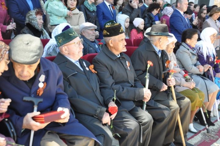 Актаныш районында Бөек Ватан сугышы ветераннары һәм ветераннарның толлары, тыл хезмәтчәннәре өчен “Кайнар элемтә” эшли