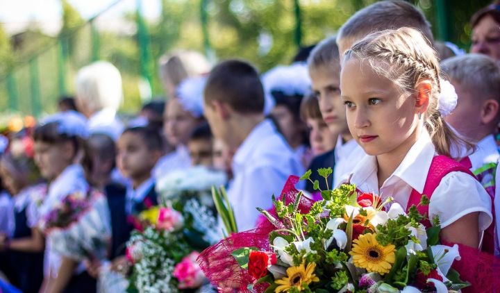 Россия Мәгариф министрлыгы 1 сентябрьдә мәктәптә линейка уздырырга рөхсәт итте