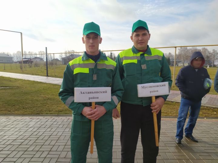 Бүген "Әнәк" агрофирмасының яшь комбайнчысы Илдус Солтанов Кукмарада  "Актаныш игенчесе" исемен яклый