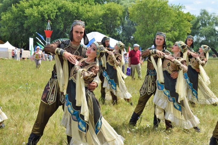 АКТАНЫШЛЫЛАР БӨТЕНРОССИЯ САБАН ТУЕНДА (фотолар)