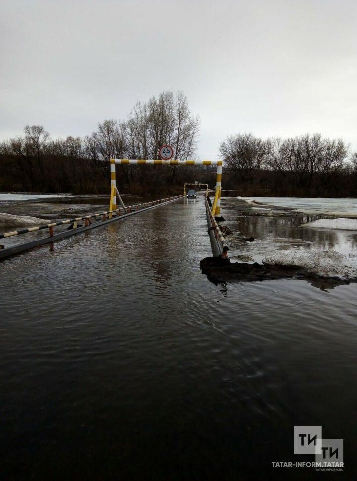 Татарстанның Ык елгасында бер күпер су астында калган