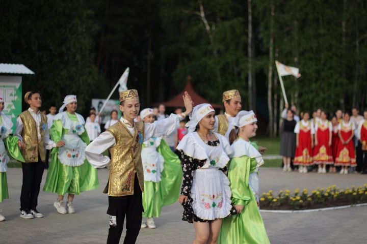 Бүген "Бүләк" ял һәм сәламәтләндерү лагереның ачылу тантанасы узды