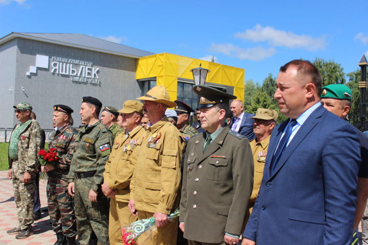 Аларга соң кирәк идемени 18дә кабер ташлары: Актанышта Хәрби хәрәкәт ветераннарын искә алдылар (+ВИДЕО)