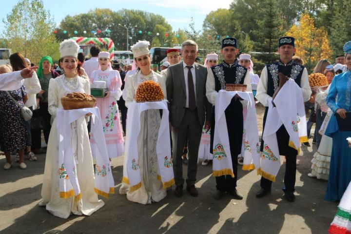 Ленар Зарипов Казахстанның Семей шәһәрендә Сабан туе бәйрәмен оештыруда фидакарь хезмәт куйган райондашларыбызга рәхмәт белдерде