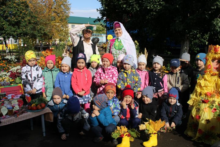 Беренче көзге ярминкәне «Каенкай» бакчасы башлап җибәрде (ФОТОРЕПОРТАЖ)